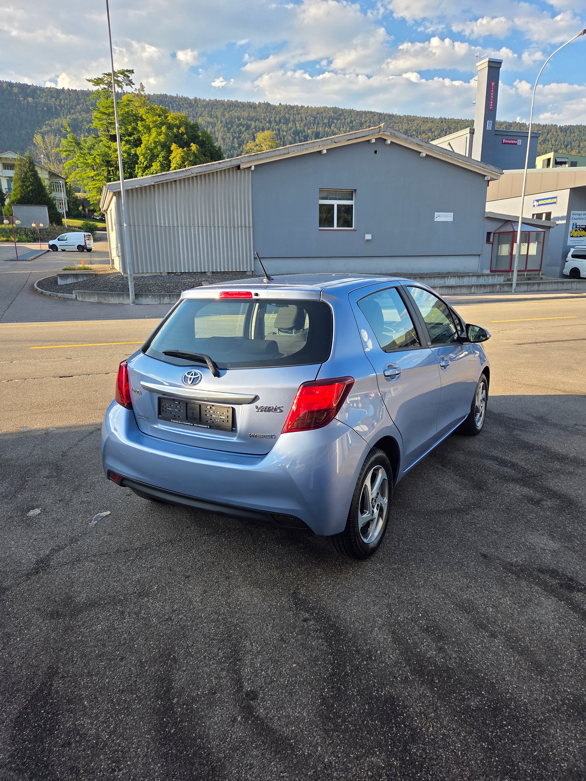 TOYOTA Yaris 1.5 VVT-i Hybrid Sol Premium e-CVT-image-2