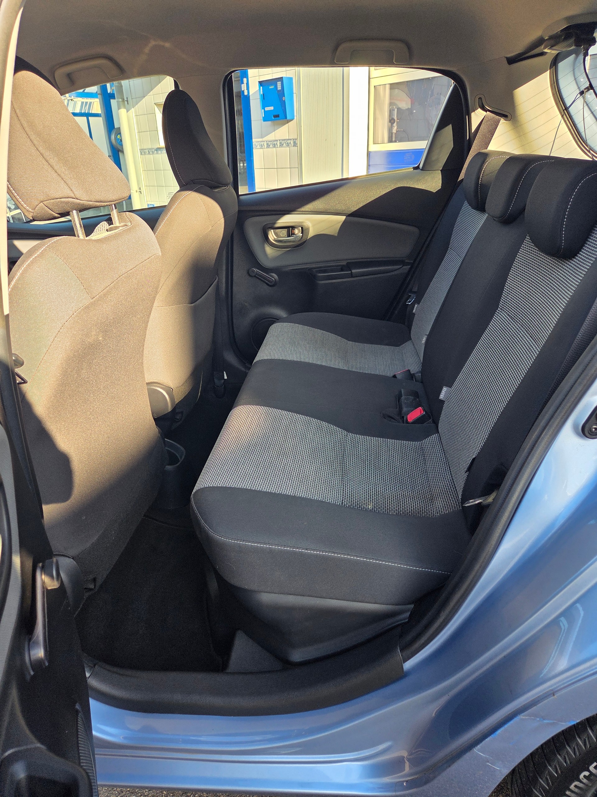 TOYOTA Yaris 1.5 VVT-i Hybrid Sol Premium e-CVT-image-9