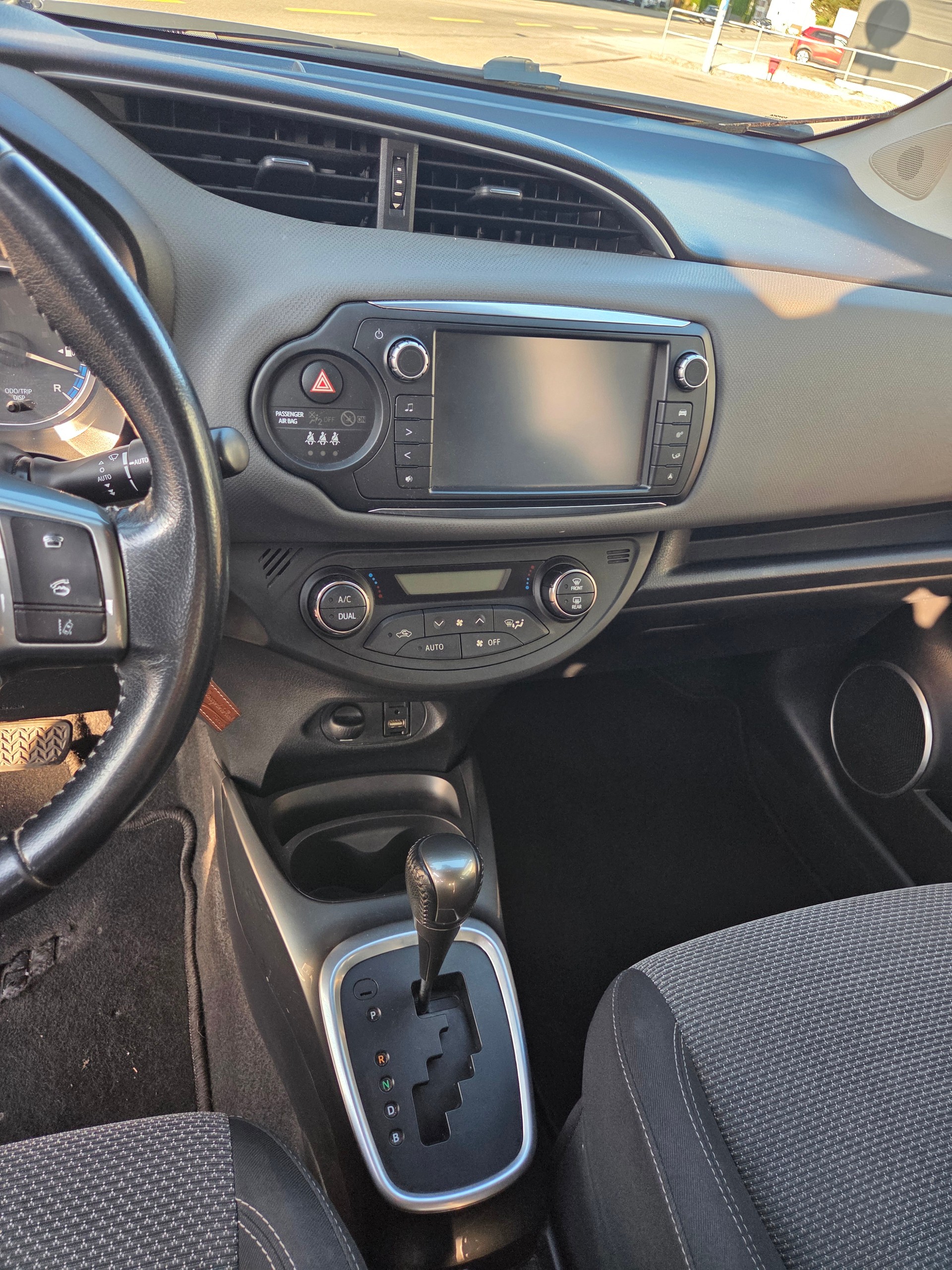 TOYOTA Yaris 1.5 VVT-i Hybrid Sol Premium e-CVT-image-7