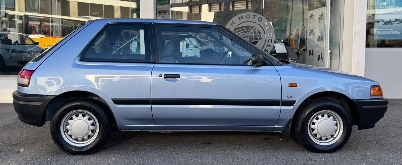 MAZDA 323 1.6i LX *Neuwagen*-image-1