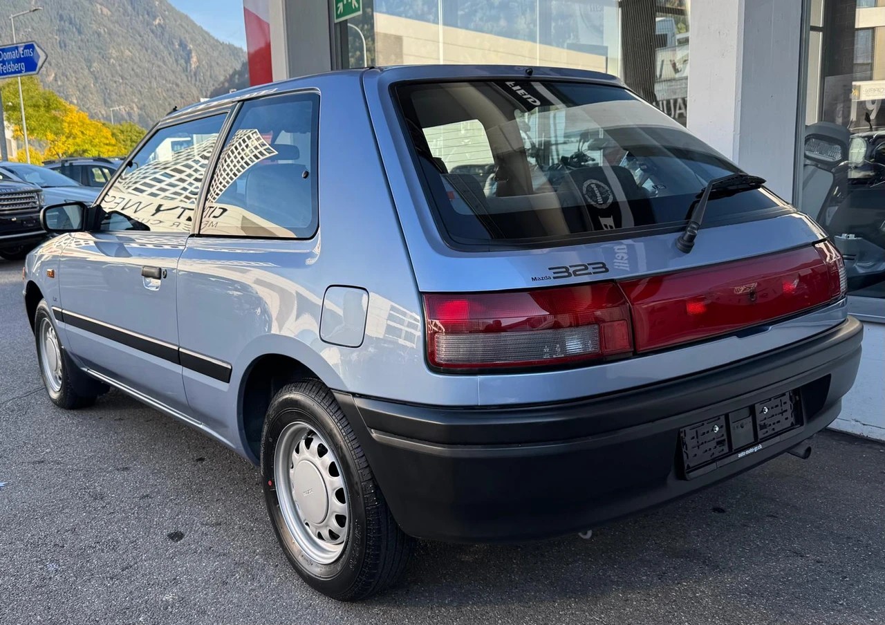 MAZDA 323 1.6i LX *Neuwagen*-image-3