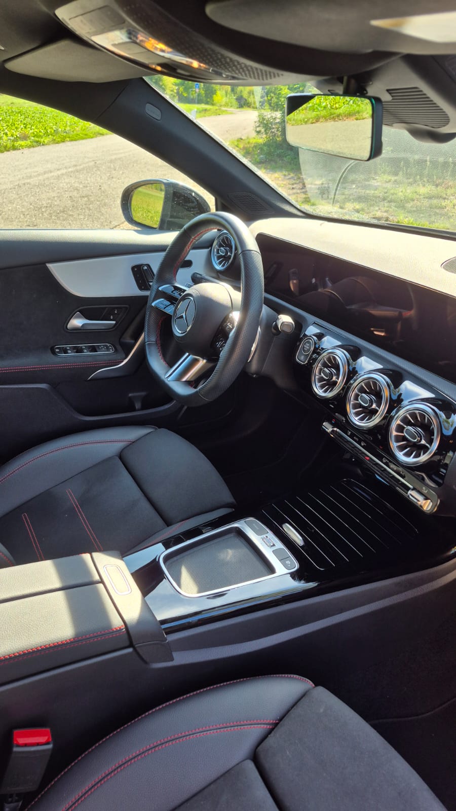 MERCEDES-BENZ A 200 AMG Line-image-4