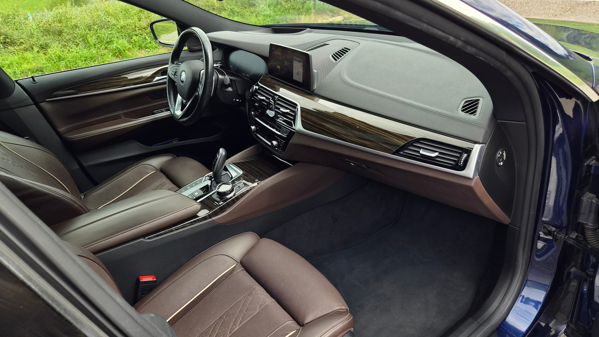 BMW 640i GT xDrive Luxury Line Steptronic-image-8