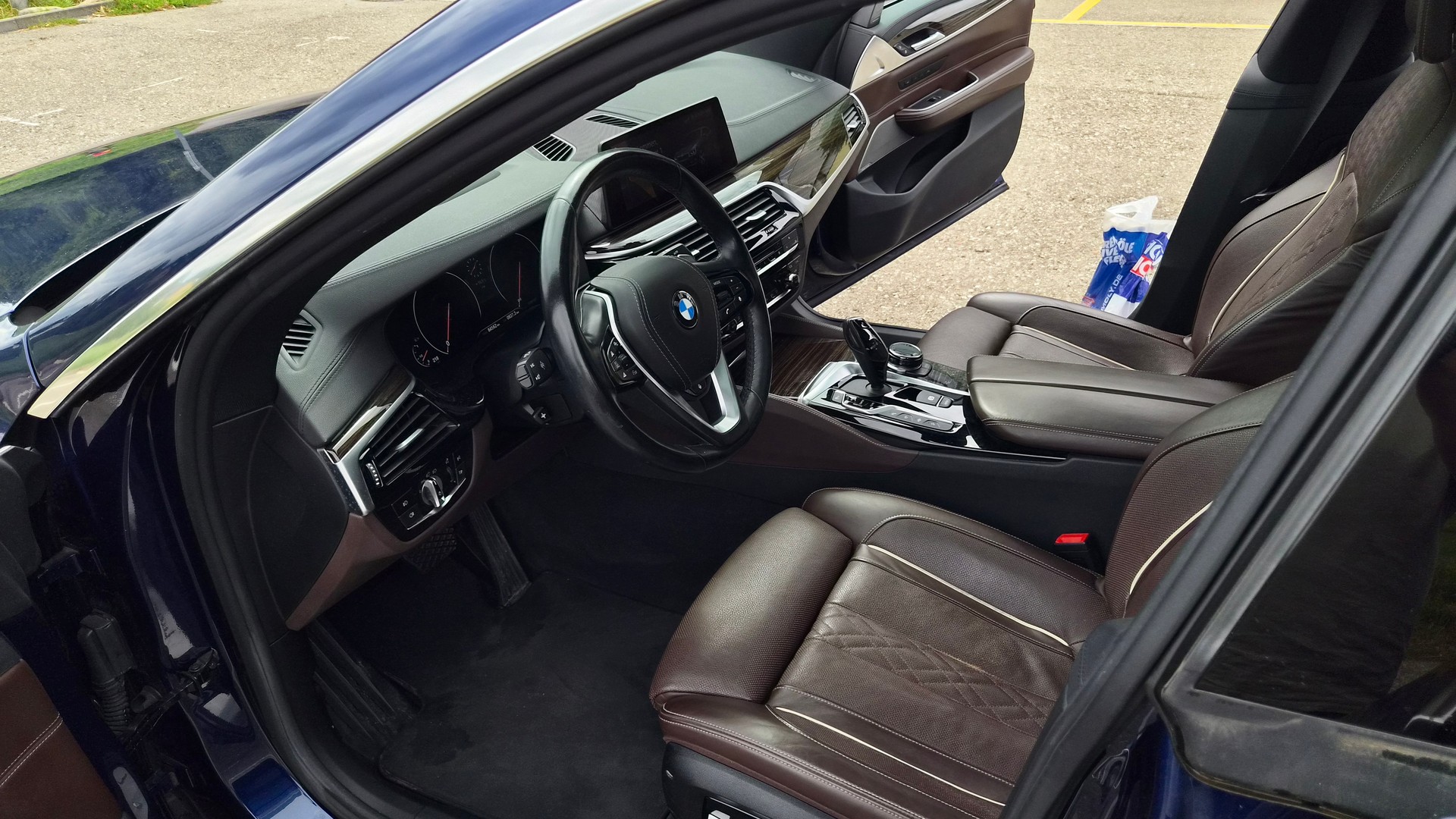 BMW 640i GT xDrive Luxury Line Steptronic-image-9