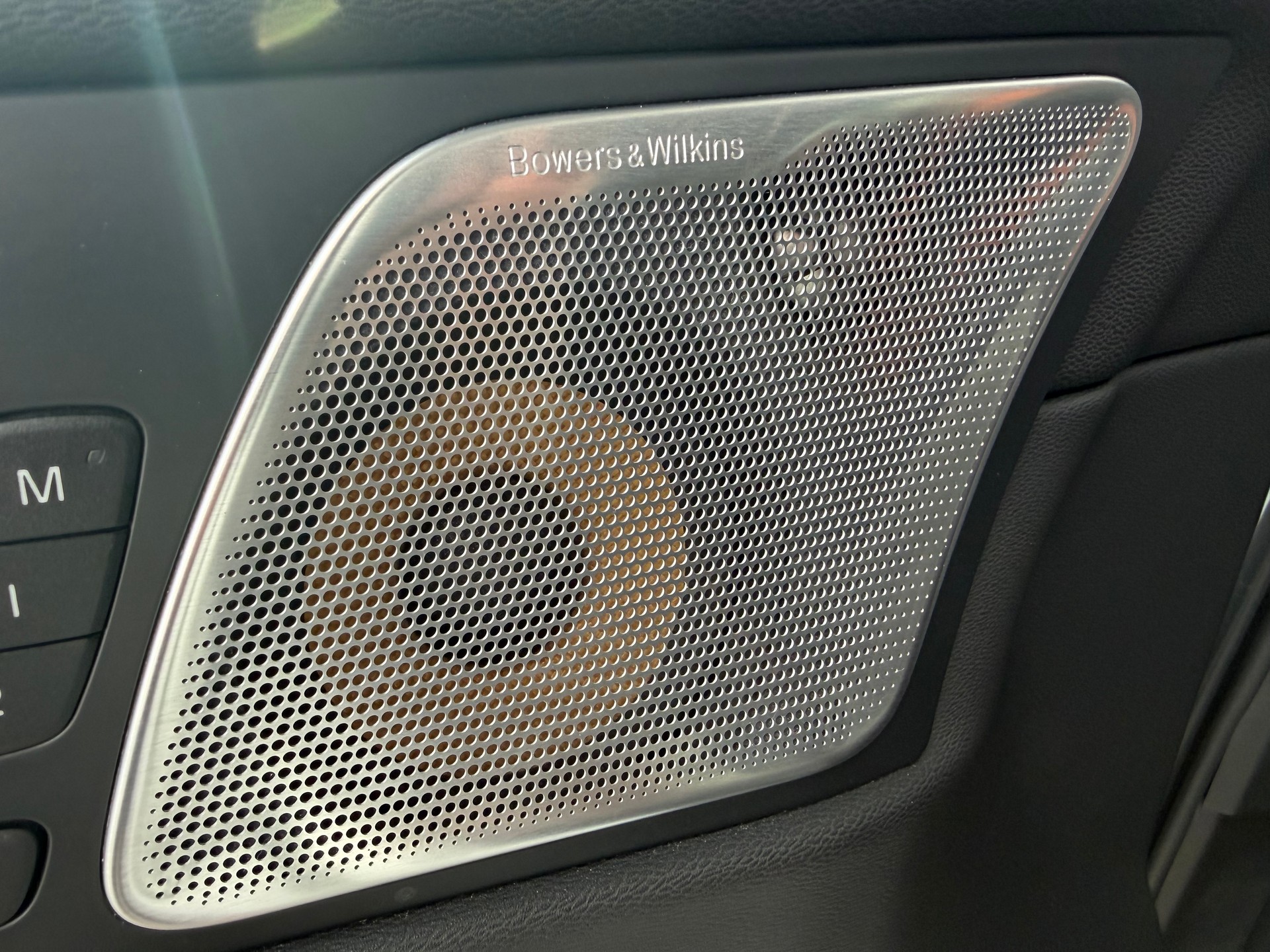 VOLVO XC60 T8 eAWD R-Design Geartronic-image-11