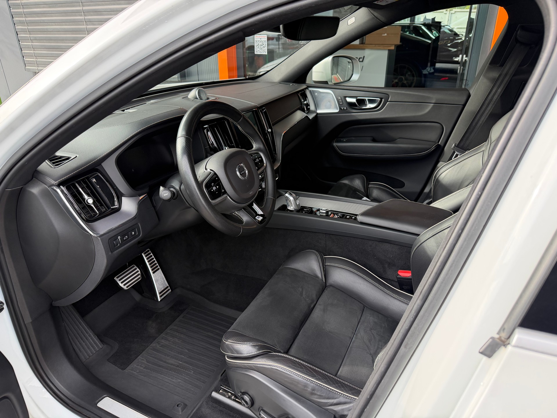 VOLVO XC60 T8 eAWD R-Design Geartronic-image-7