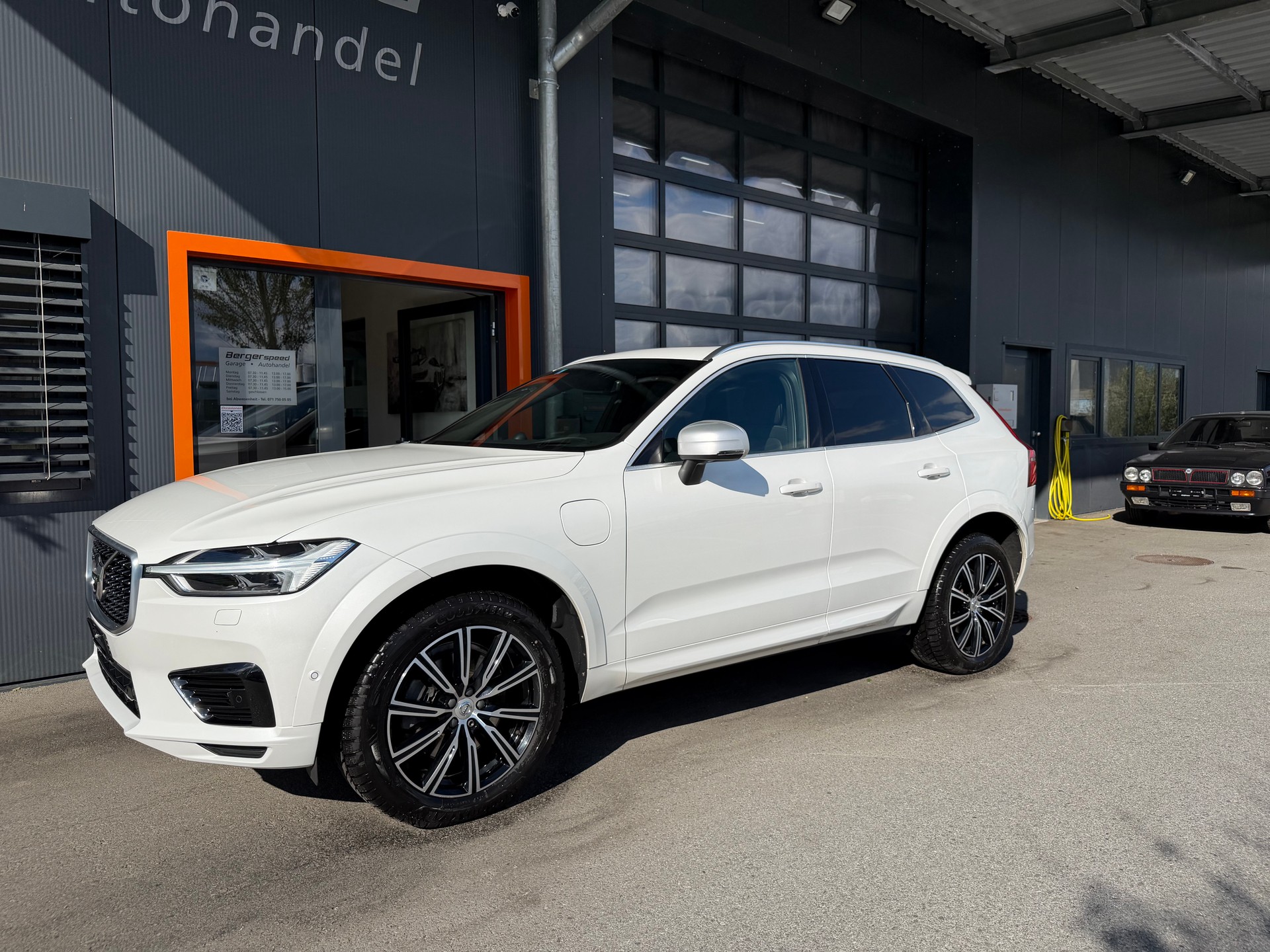 VOLVO XC60 T8 eAWD R-Design Geartronic-image-3