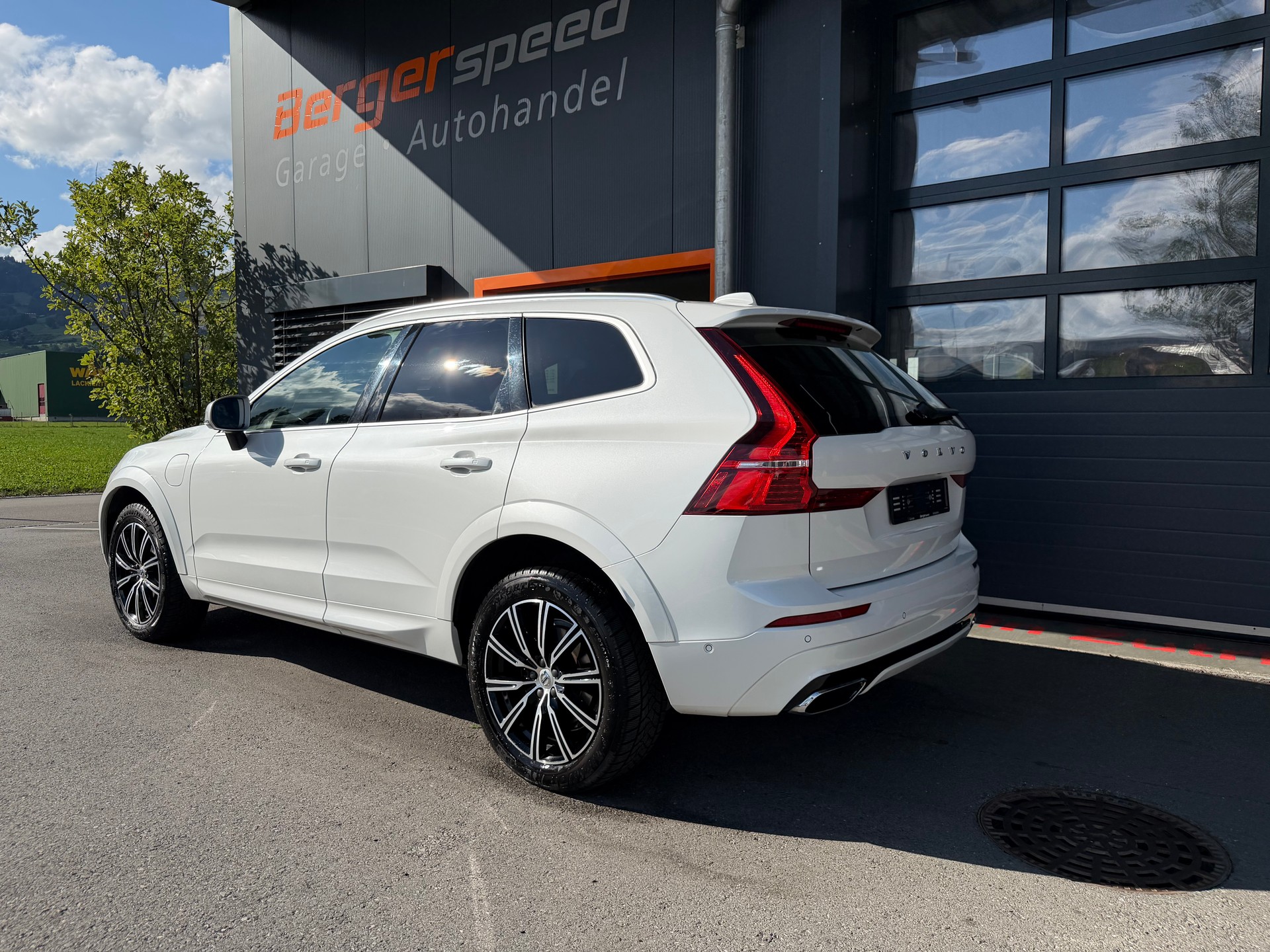 VOLVO XC60 T8 eAWD R-Design Geartronic-image-2