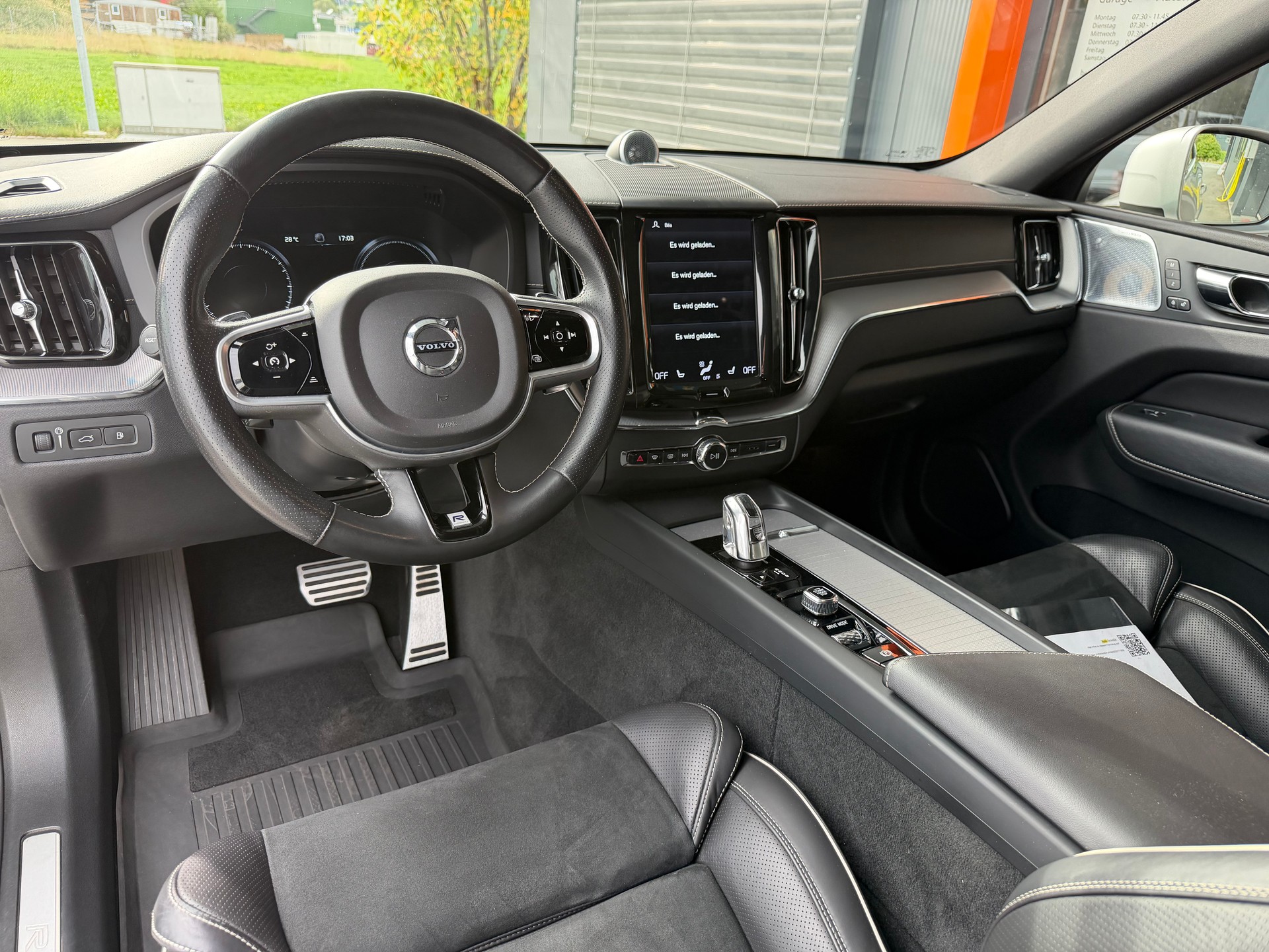 VOLVO XC60 T8 eAWD R-Design Geartronic-image-6