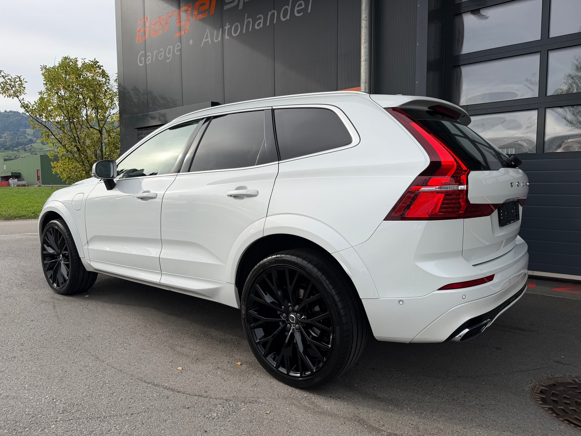VOLVO XC60 T8 eAWD R-Design Geartronic-showroom-element-2