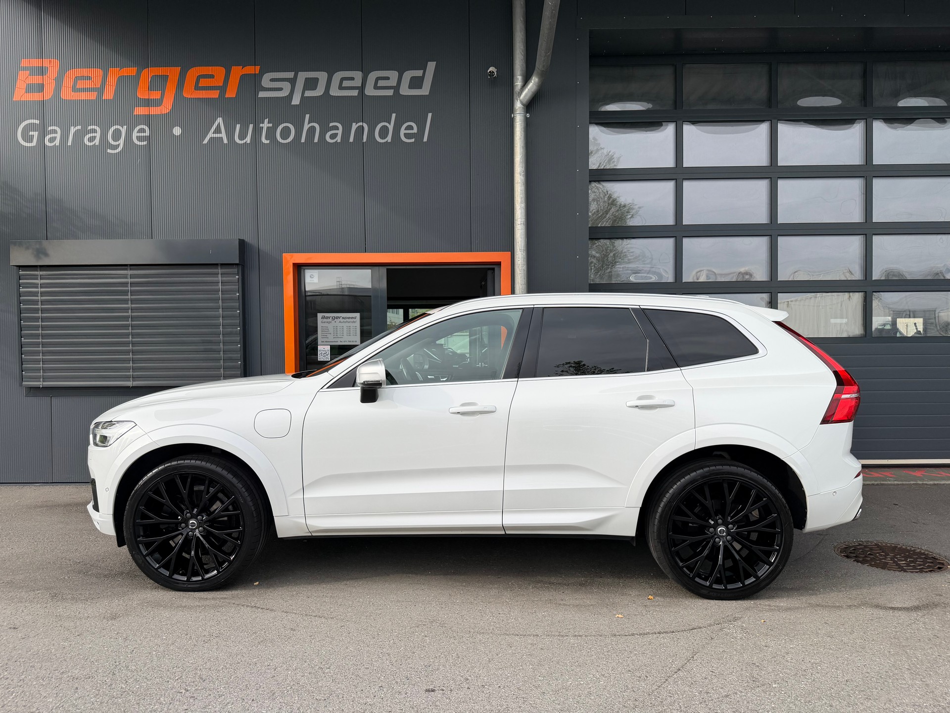 VOLVO XC60 T8 eAWD R-Design Geartronic-showroom-element-1