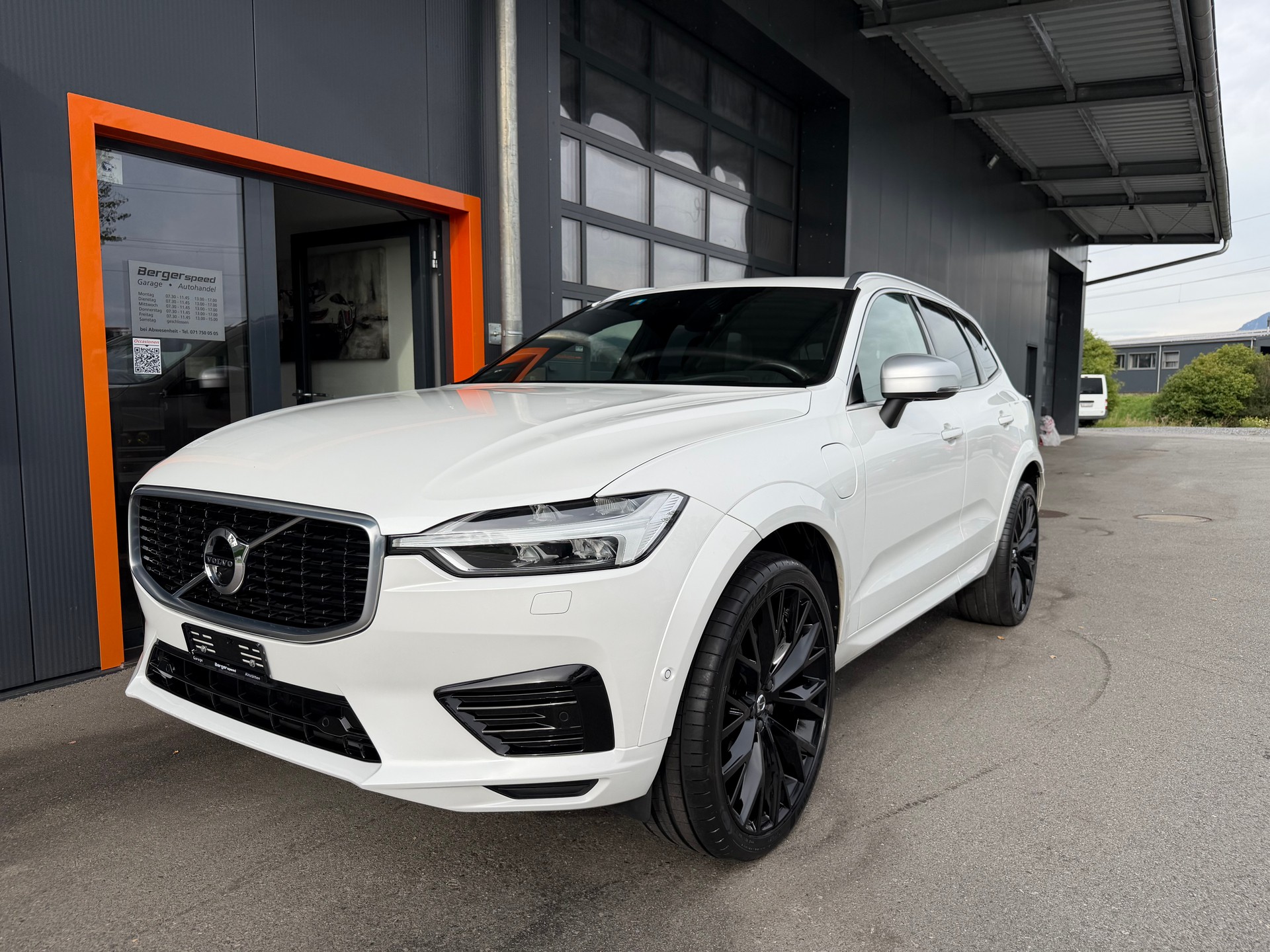 VOLVO XC60 T8 eAWD R-Design Geartronic-image-4