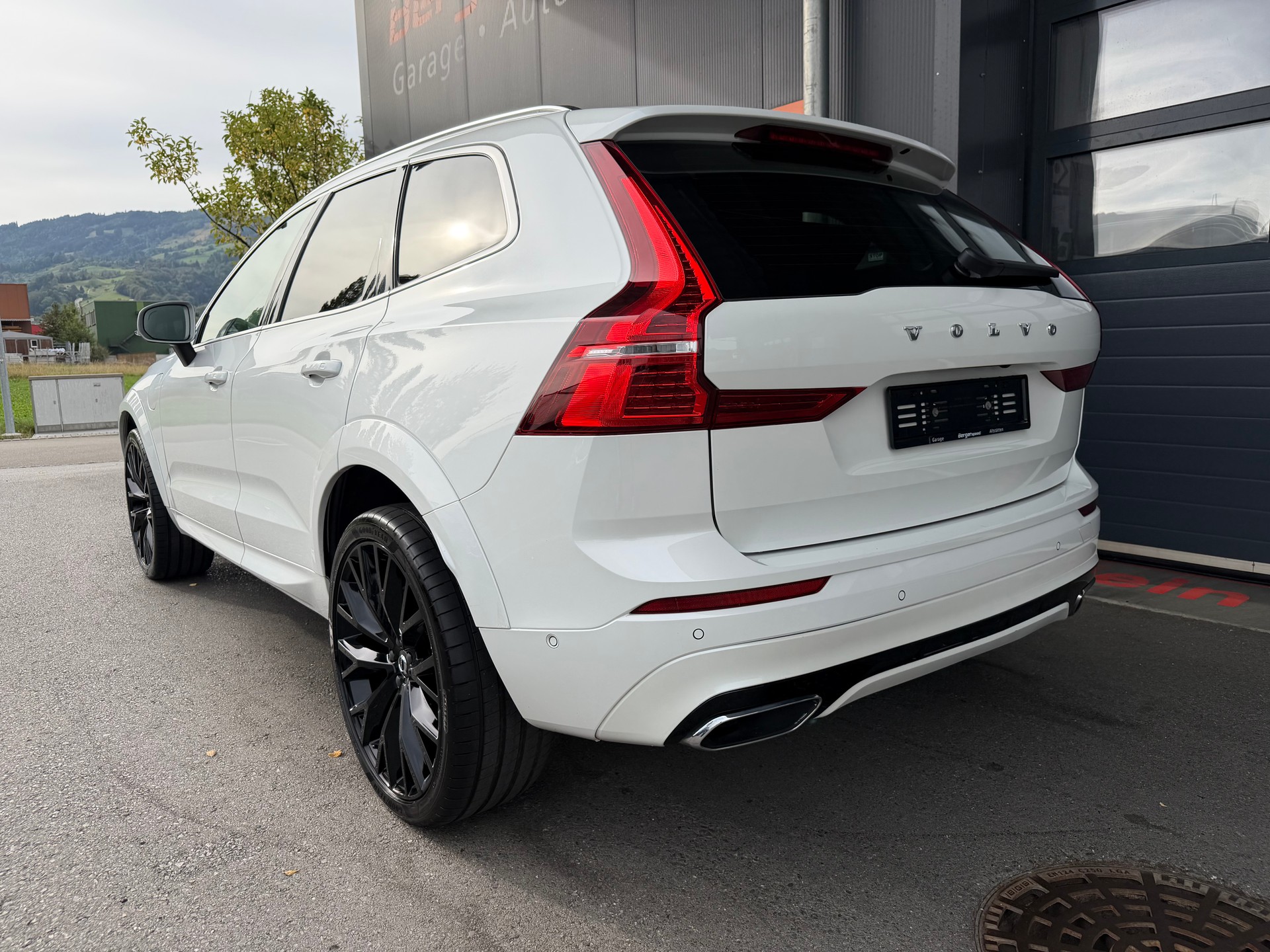 VOLVO XC60 T8 eAWD R-Design Geartronic-showroom-element-3