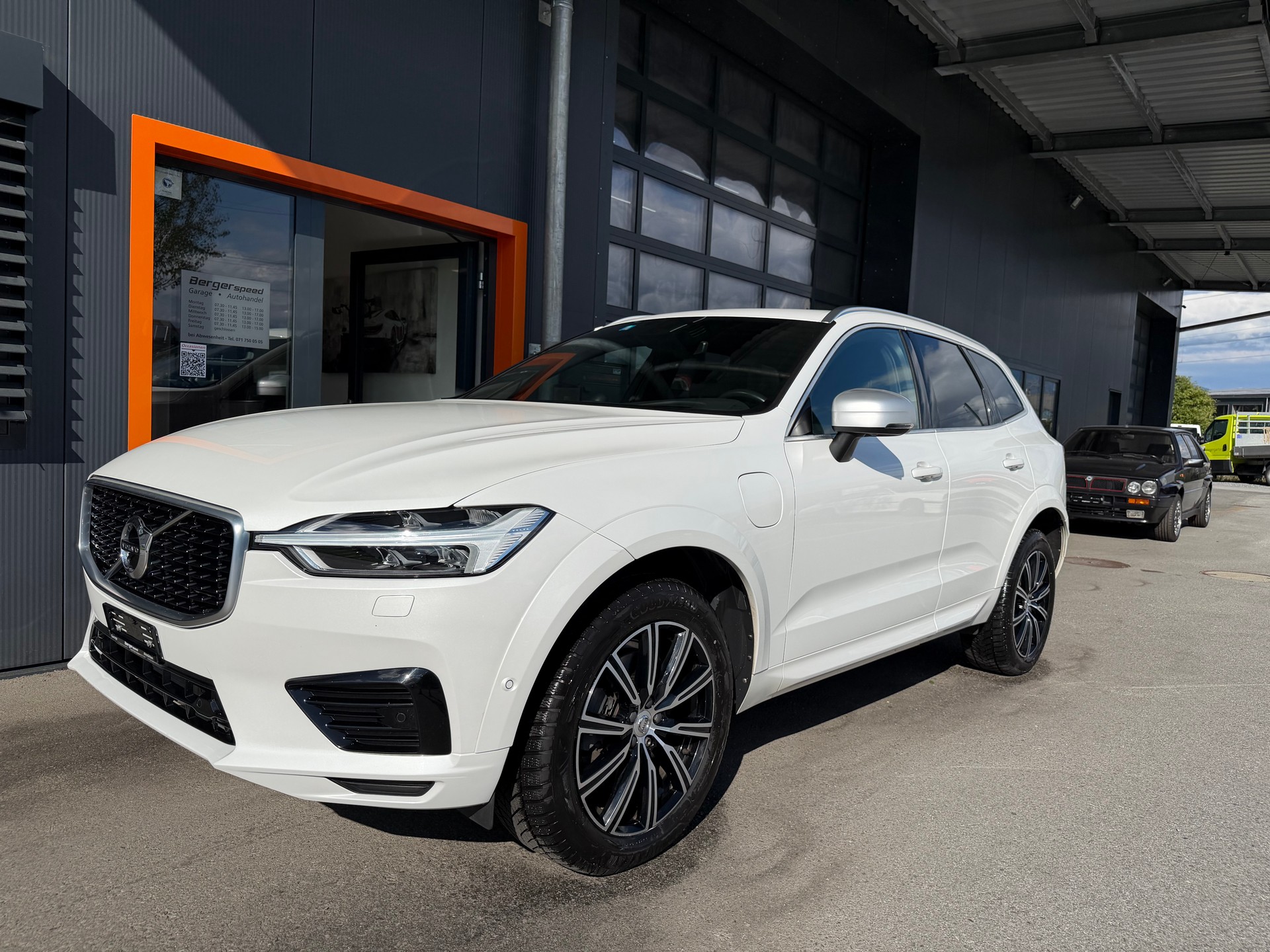 VOLVO XC60 T8 eAWD R-Design Geartronic-image-0