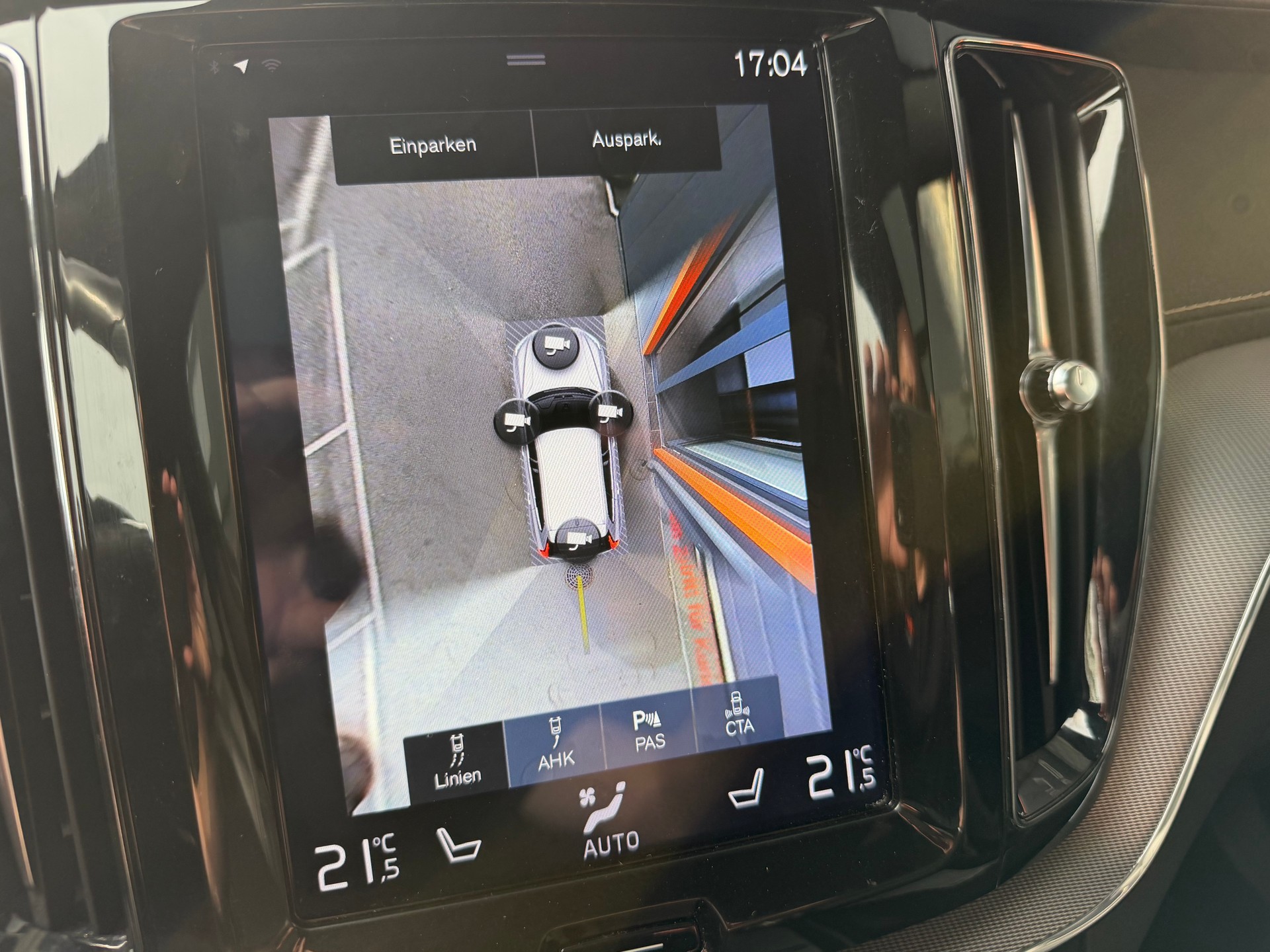 VOLVO XC60 T8 eAWD R-Design Geartronic-image-10
