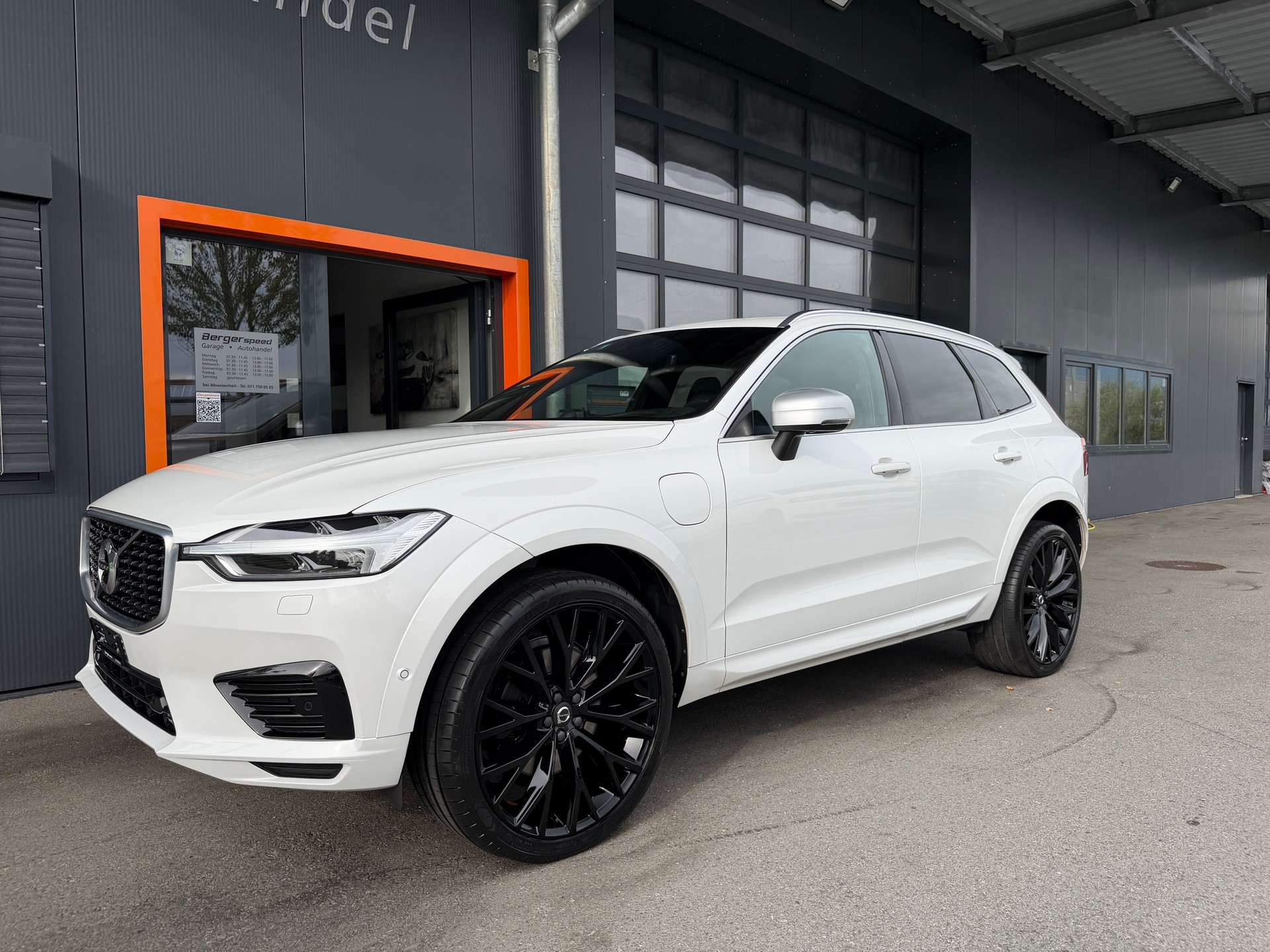 VOLVO XC60 T8 eAWD R-Design Geartronic-image-5