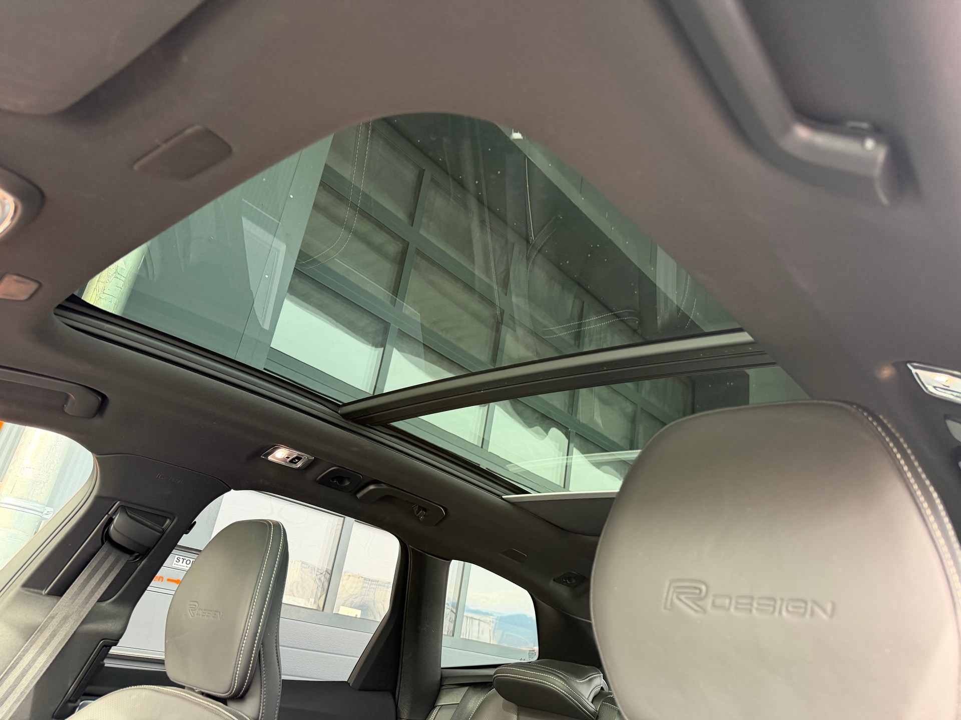 VOLVO XC60 T8 eAWD R-Design Geartronic-image-9
