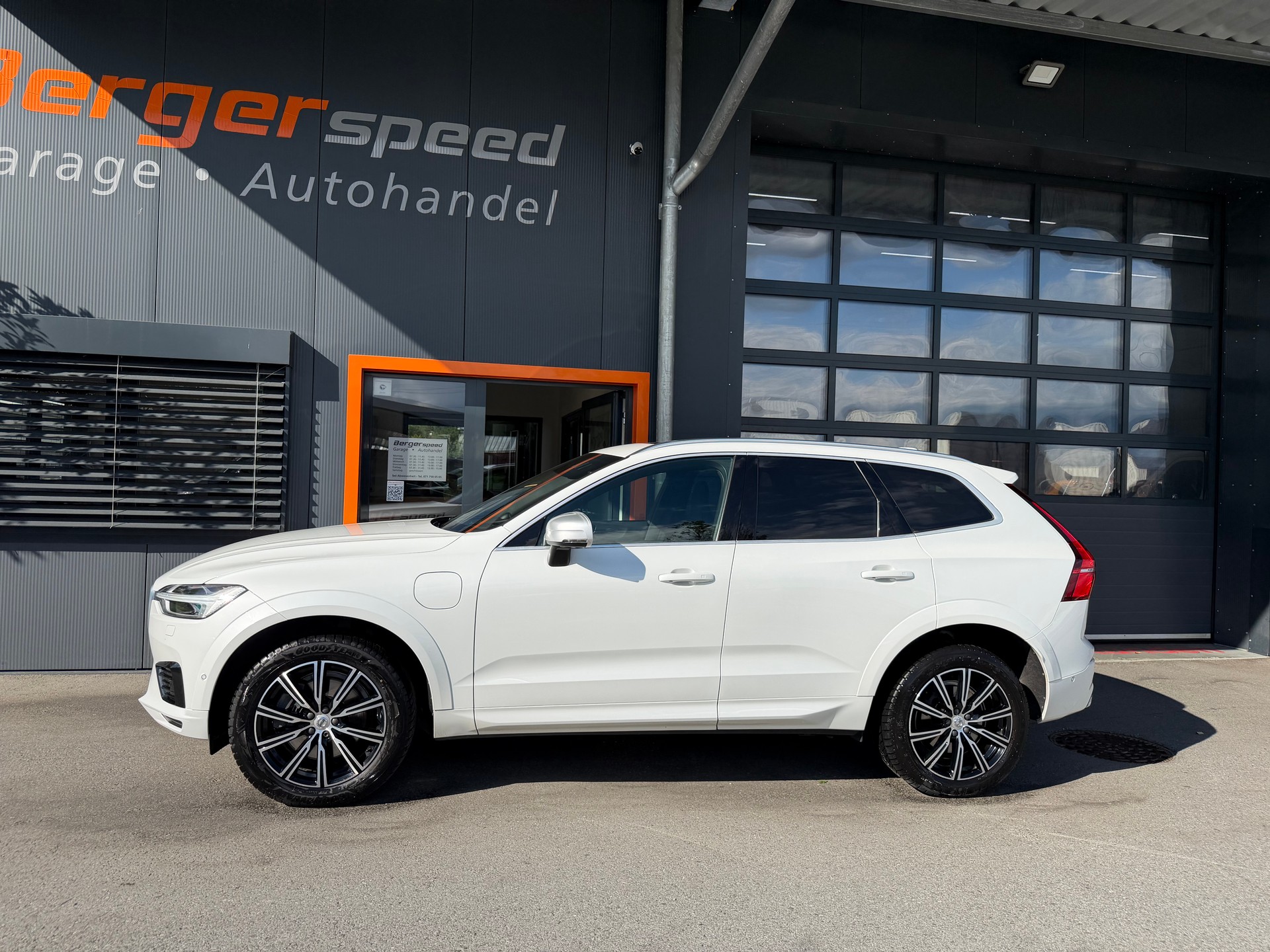 VOLVO XC60 T8 eAWD R-Design Geartronic-image-4