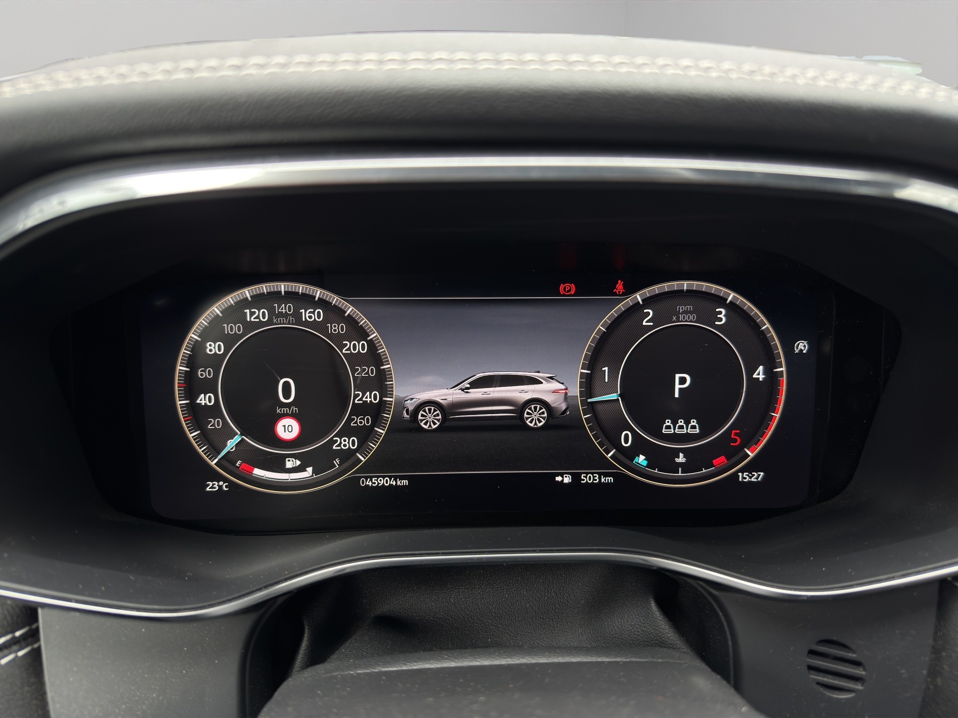 JAGUAR F-Pace 3.0 D I6 R-Dynamic HSE AWD-image-8
