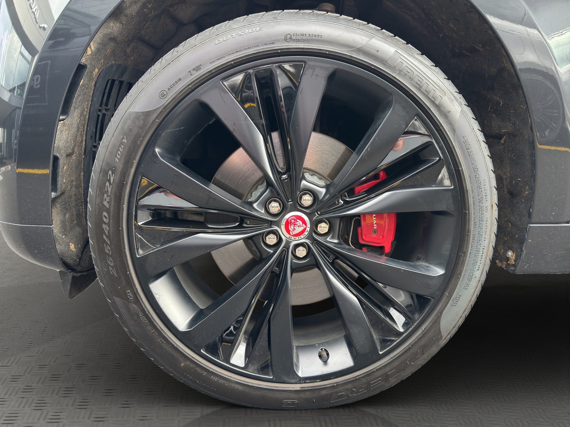 JAGUAR F-Pace 3.0 D I6 R-Dynamic HSE AWD-image-18