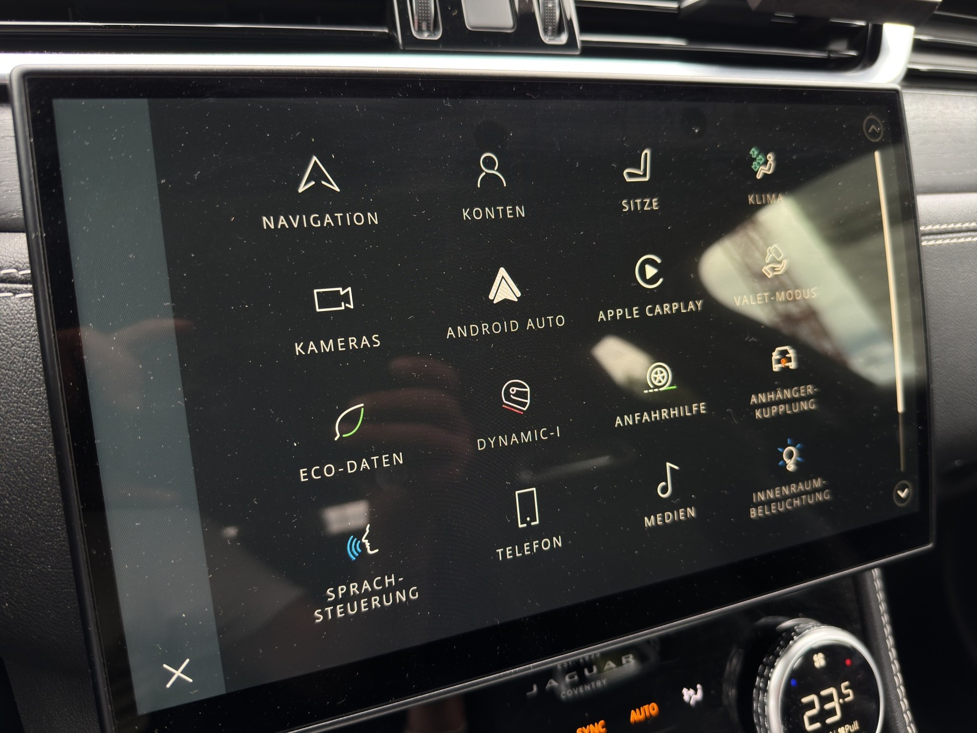 JAGUAR F-Pace 3.0 D I6 R-Dynamic HSE AWD-image-12
