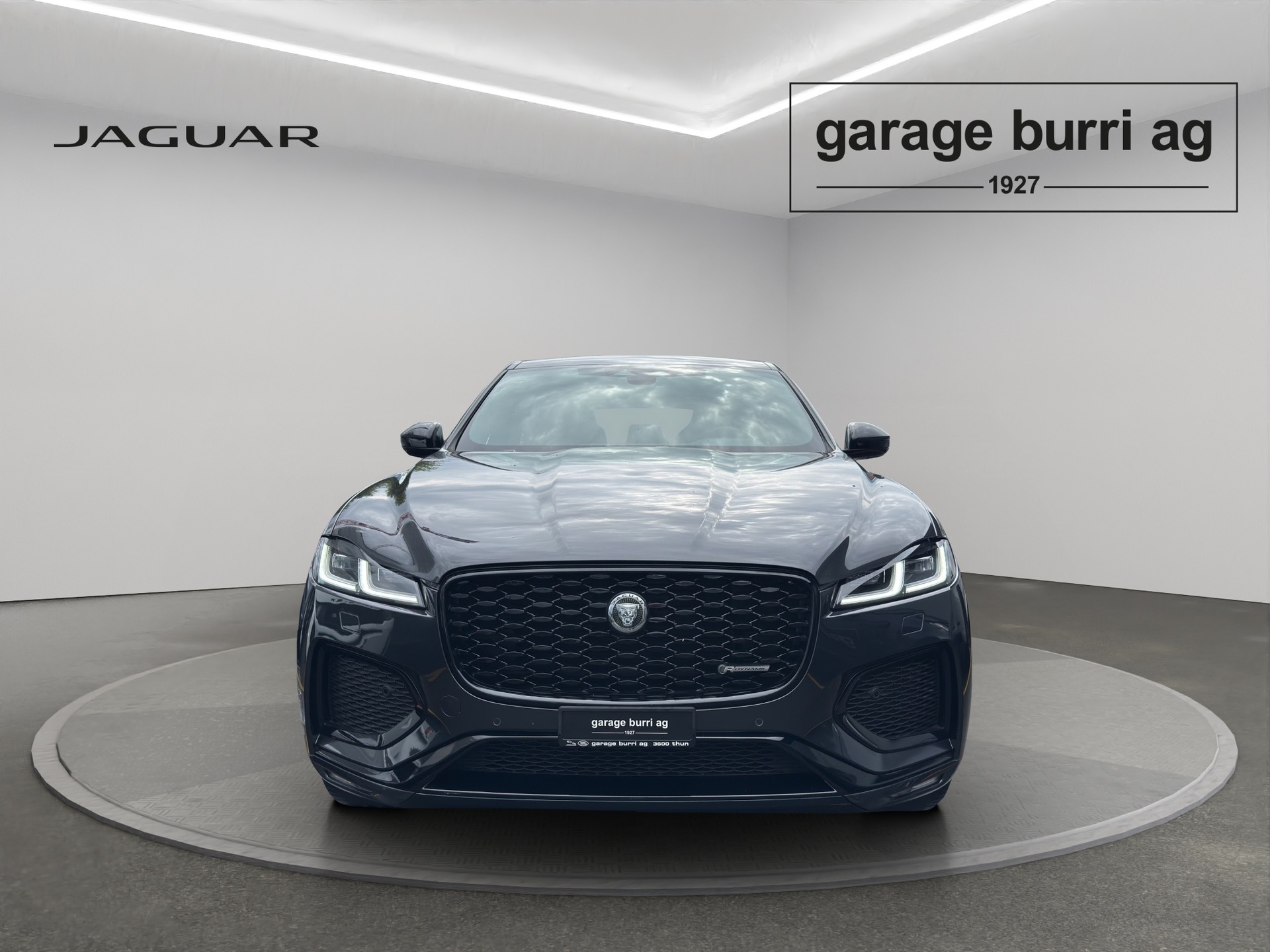 JAGUAR F-Pace 3.0 D I6 R-Dynamic HSE AWD-image-4