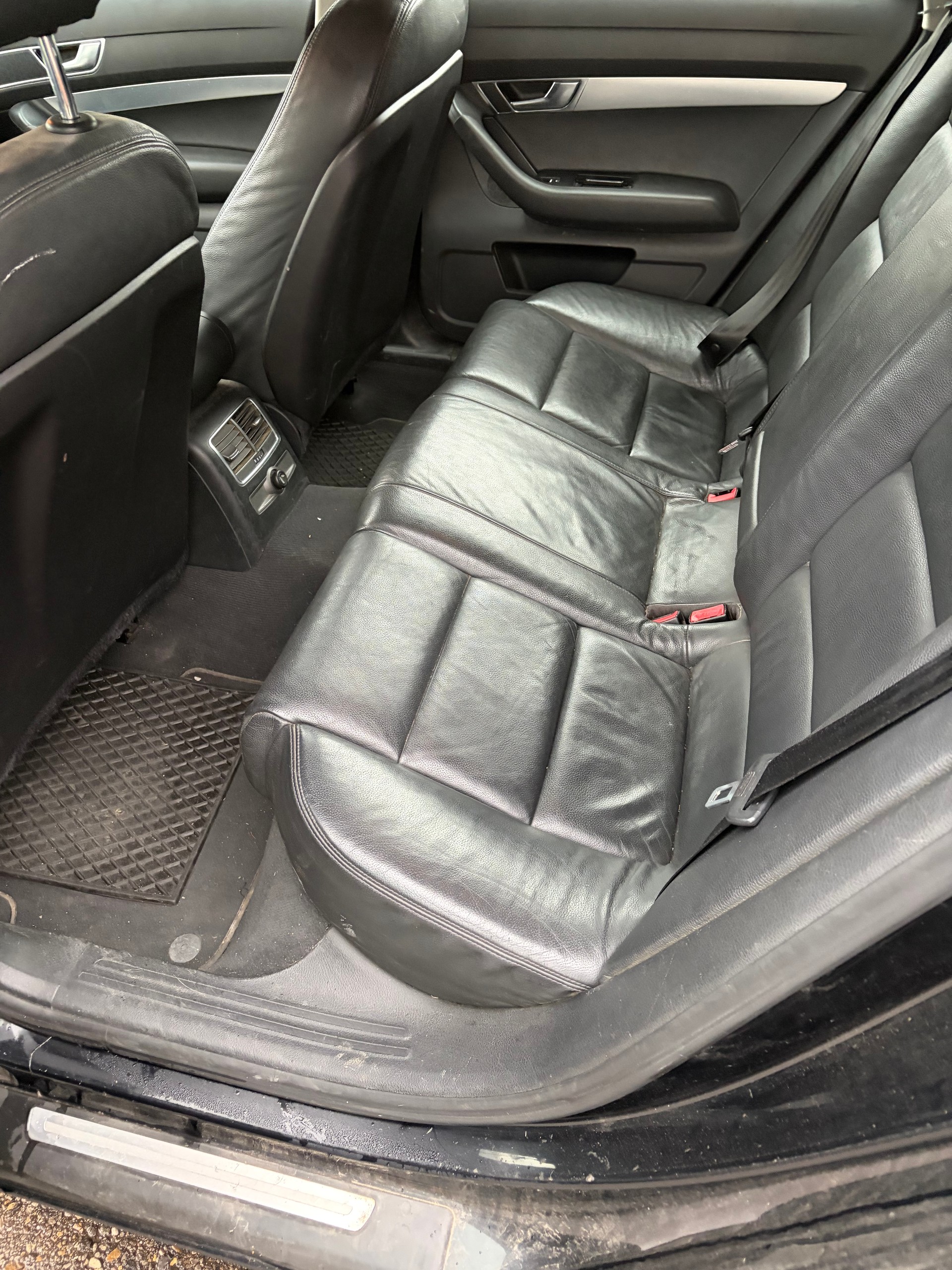AUDI 2.4 V6 24V-image-1