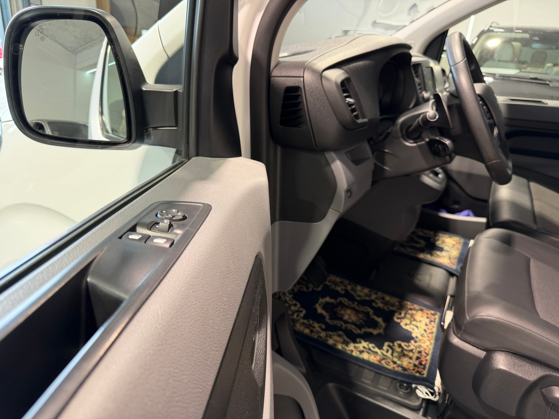 CITROEN Jumpy 2.0 BlueHDi 120 s/s XS Club EAT8-image-14