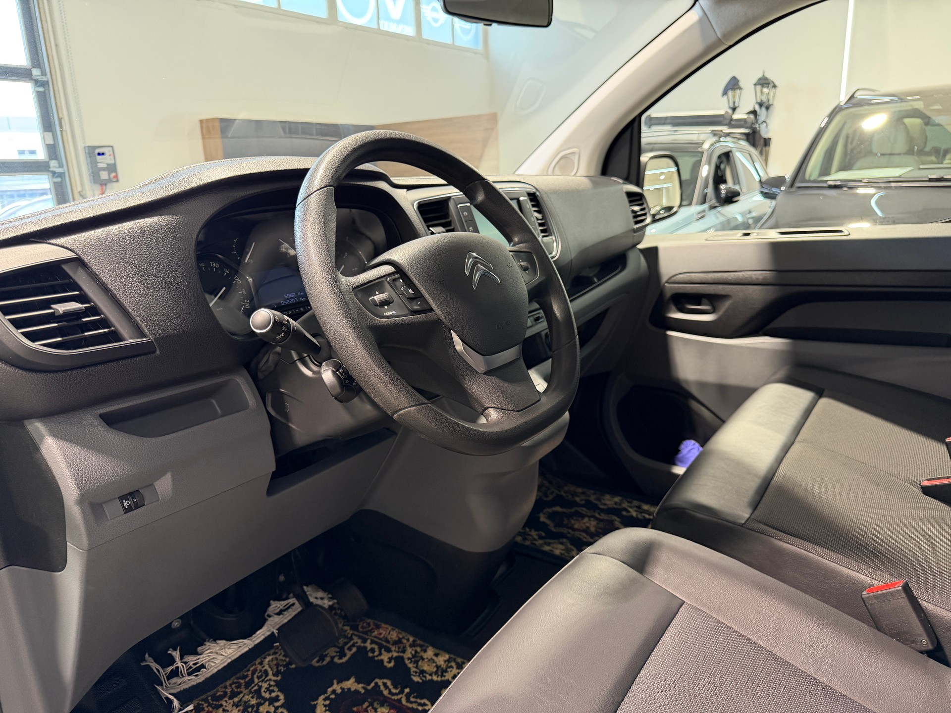CITROEN Jumpy 2.0 BlueHDi 120 s/s XS Club EAT8-image-11