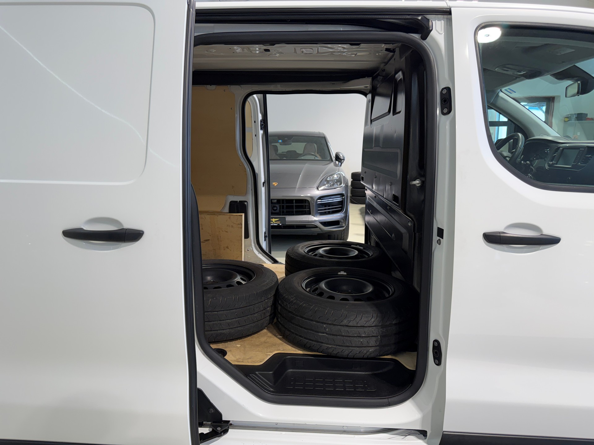 CITROEN Jumpy 2.0 BlueHDi 120 s/s XS Club EAT8-image-10