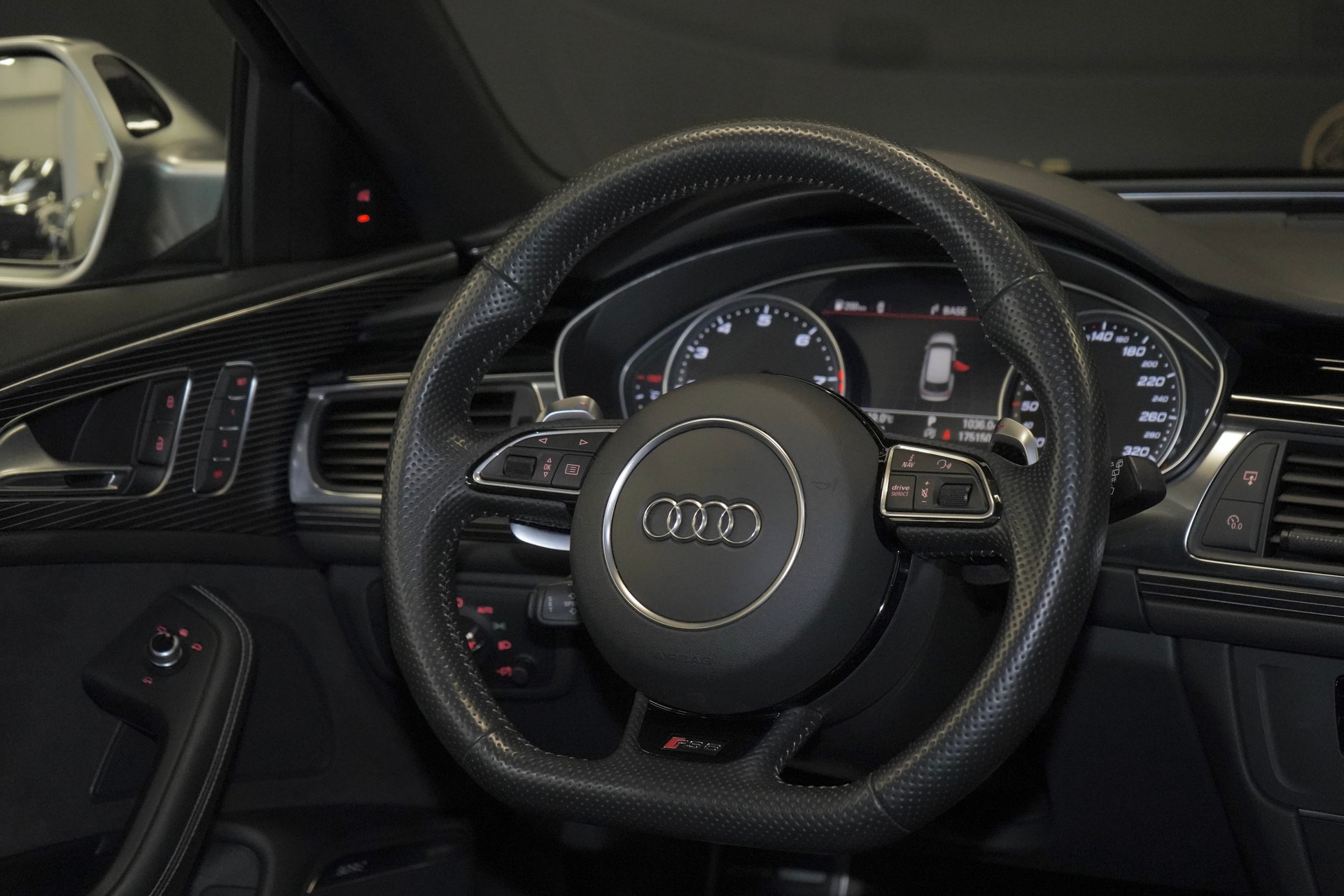 AUDI RS6 Avant 4.0 TFSI V8 performance quattro *Akrapovic Auspuffblenden, Spurassistent, Garantie 12Monate oder 20'000km, Bose*-image-4