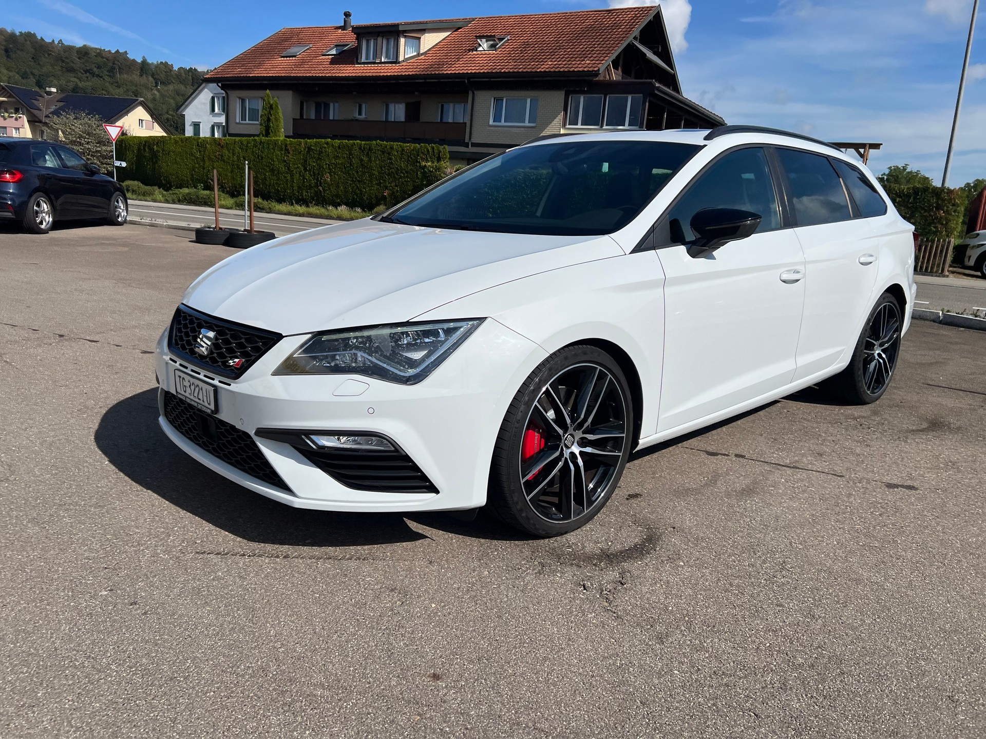 SEAT Leon ST 2.0 von ABT TUNING TSI Cupra 360 4 Drive DSG-image-1