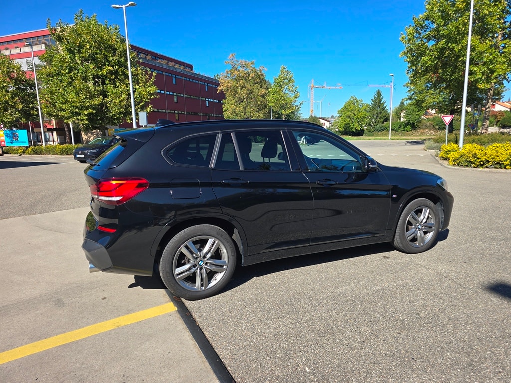 BMW X1 20i xDrive SAG-image-8