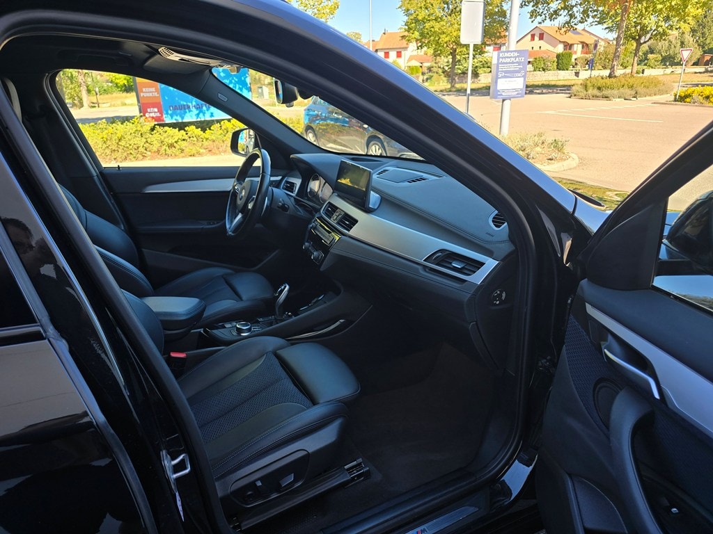 BMW X1 20i xDrive SAG-image-15