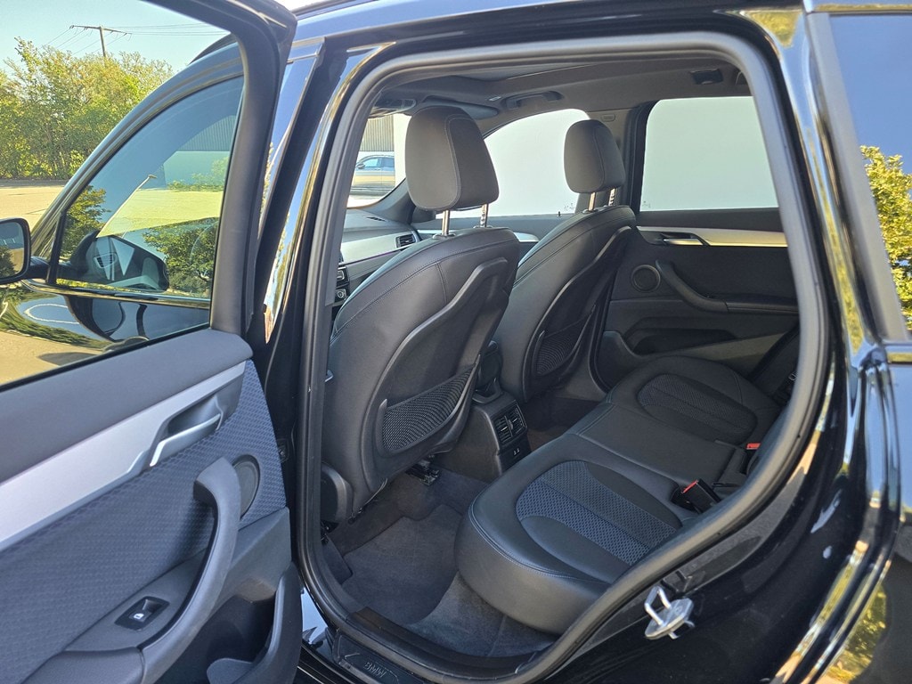 BMW X1 20i xDrive SAG-image-13