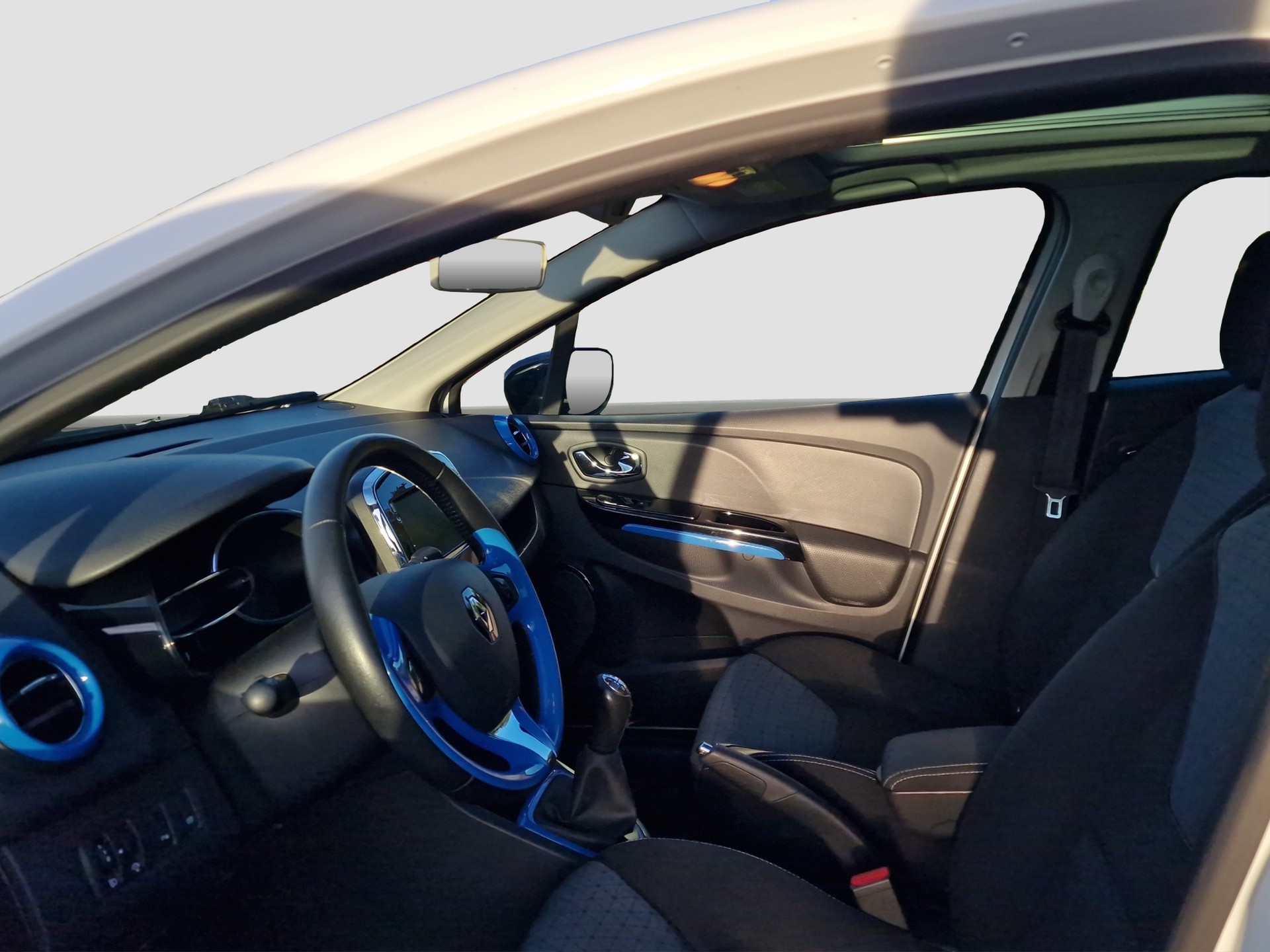 RENAULT Clio 1.5 dCi Dynamique ** Frisch ab MFK ** Zahnriemen & WP neu ** Panoramadach ** Anhängerkupplung ** Keyless **-image-8