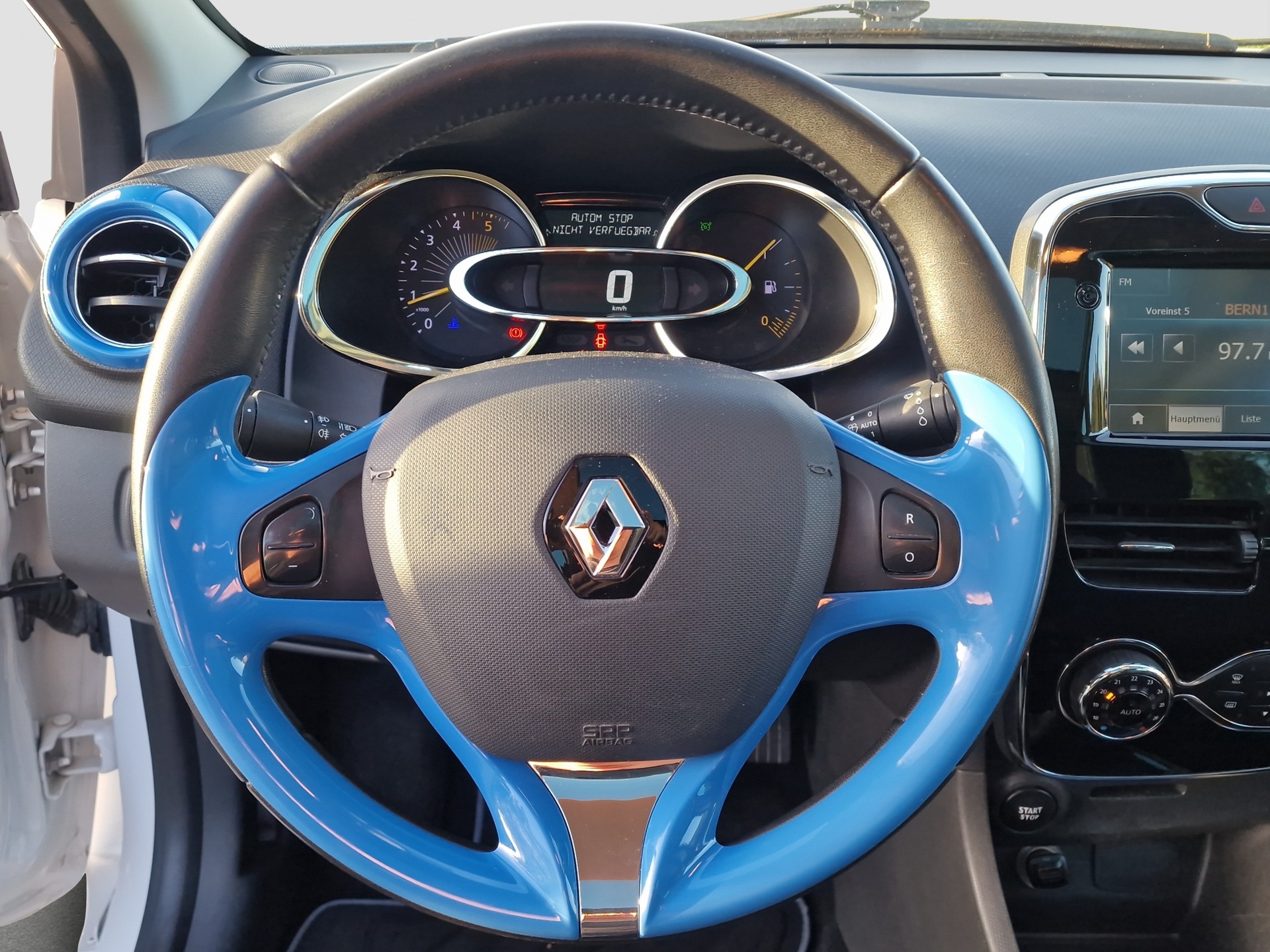 RENAULT Clio 1.5 dCi Dynamique ** Frisch ab MFK ** Zahnriemen & WP neu ** Panoramadach ** Anhängerkupplung ** Keyless **-image-10