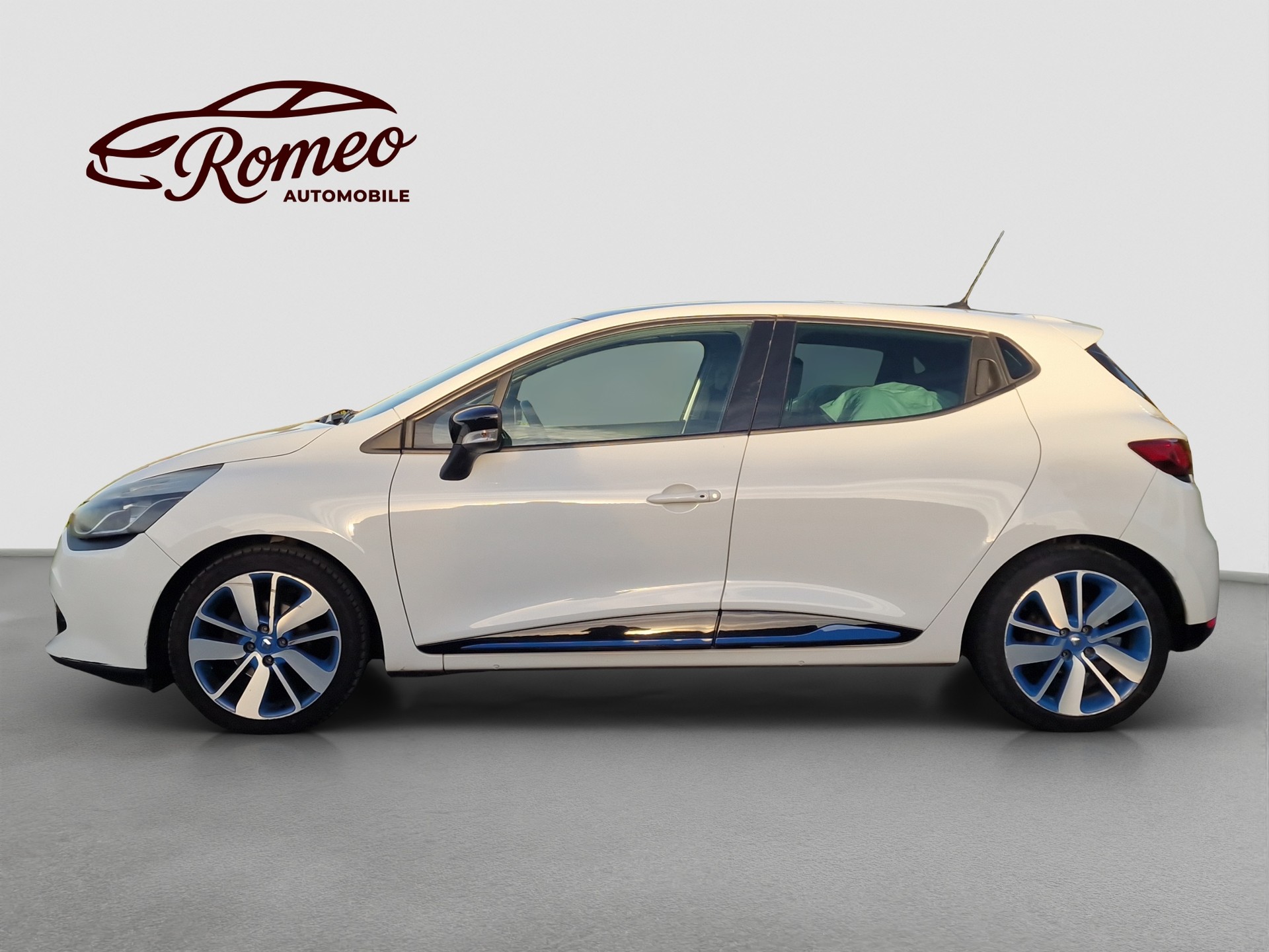 RENAULT Clio 1.5 dCi Dynamique ** Frisch ab MFK ** Zahnriemen & WP neu ** Panoramadach ** Anhängerkupplung ** Keyless **-image-1