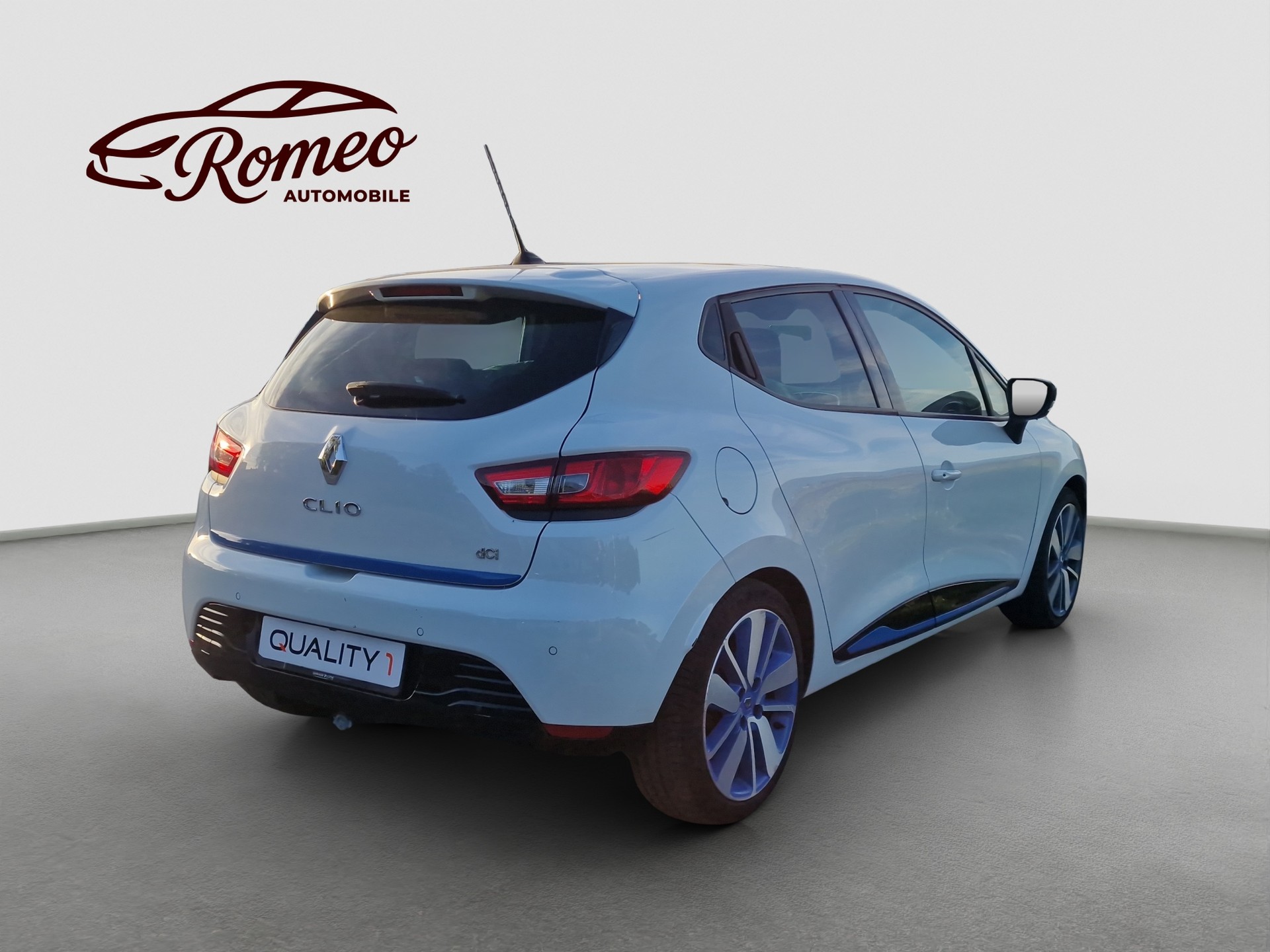 RENAULT Clio 1.5 dCi Dynamique ** Frisch ab MFK ** Zahnriemen & WP neu ** Panoramadach ** Anhängerkupplung ** Keyless **-image-4