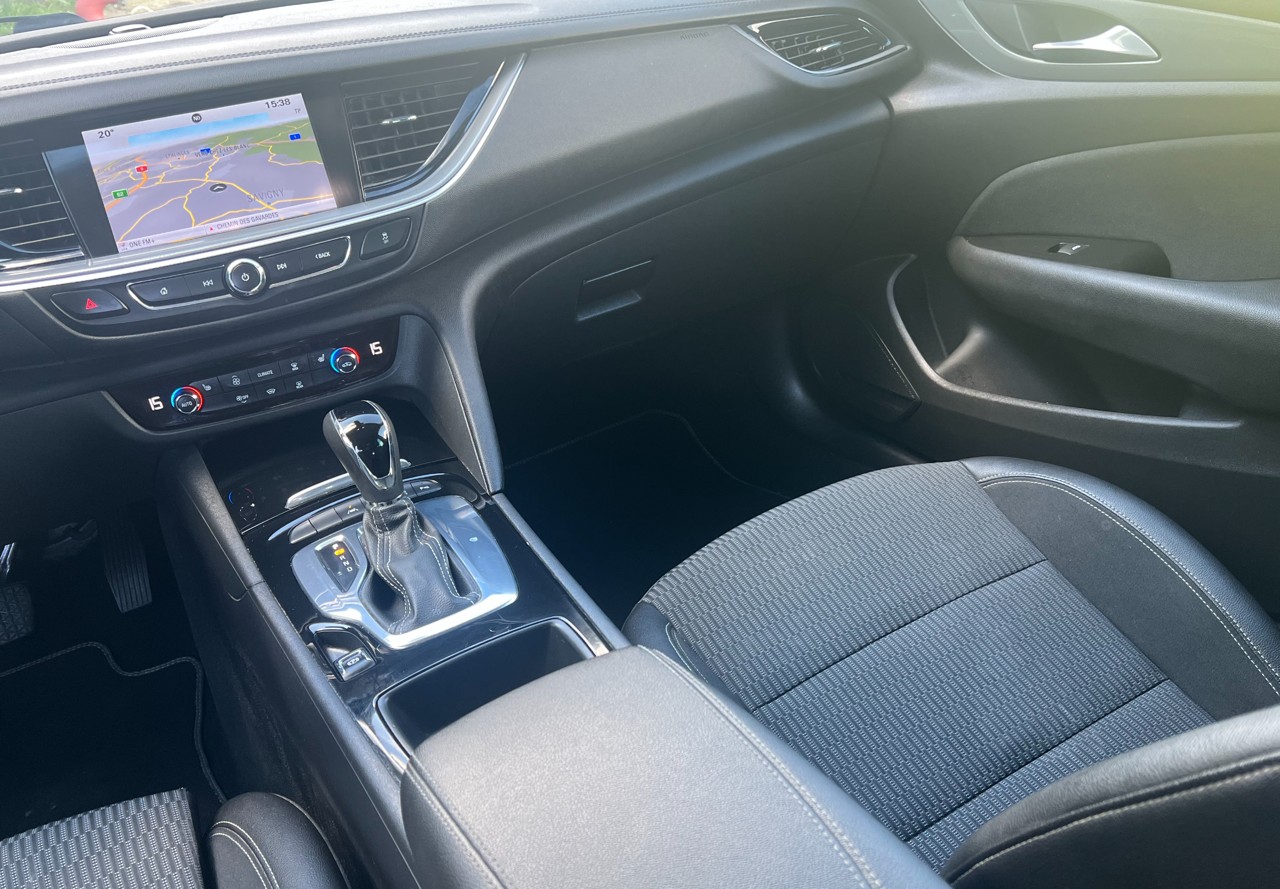OPEL Insignia 1.6 CDTI Sports Tourer Excellence Automatic-image-8