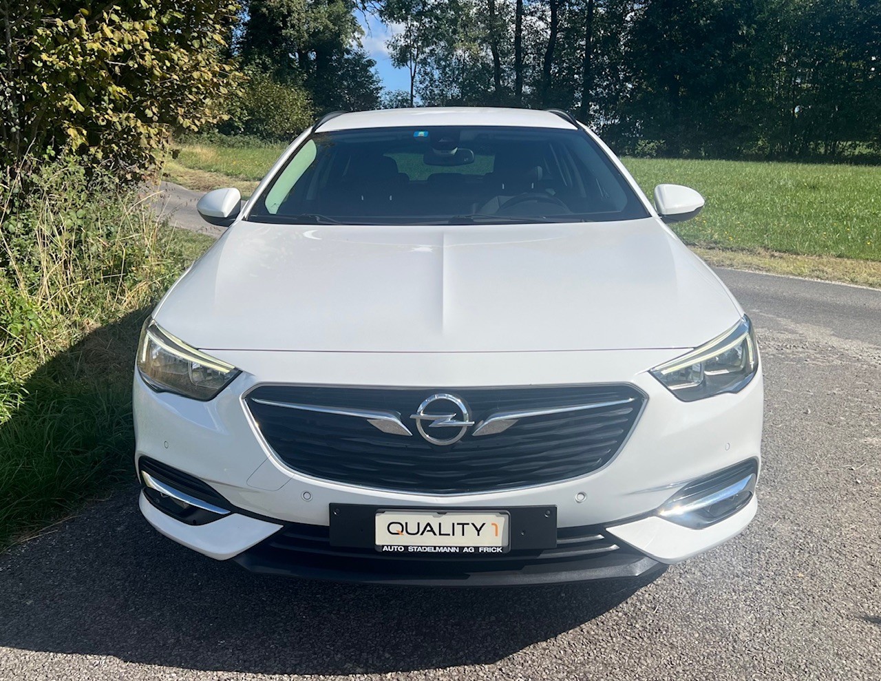 OPEL Insignia 1.6 CDTI Sports Tourer Excellence Automatic-image-2