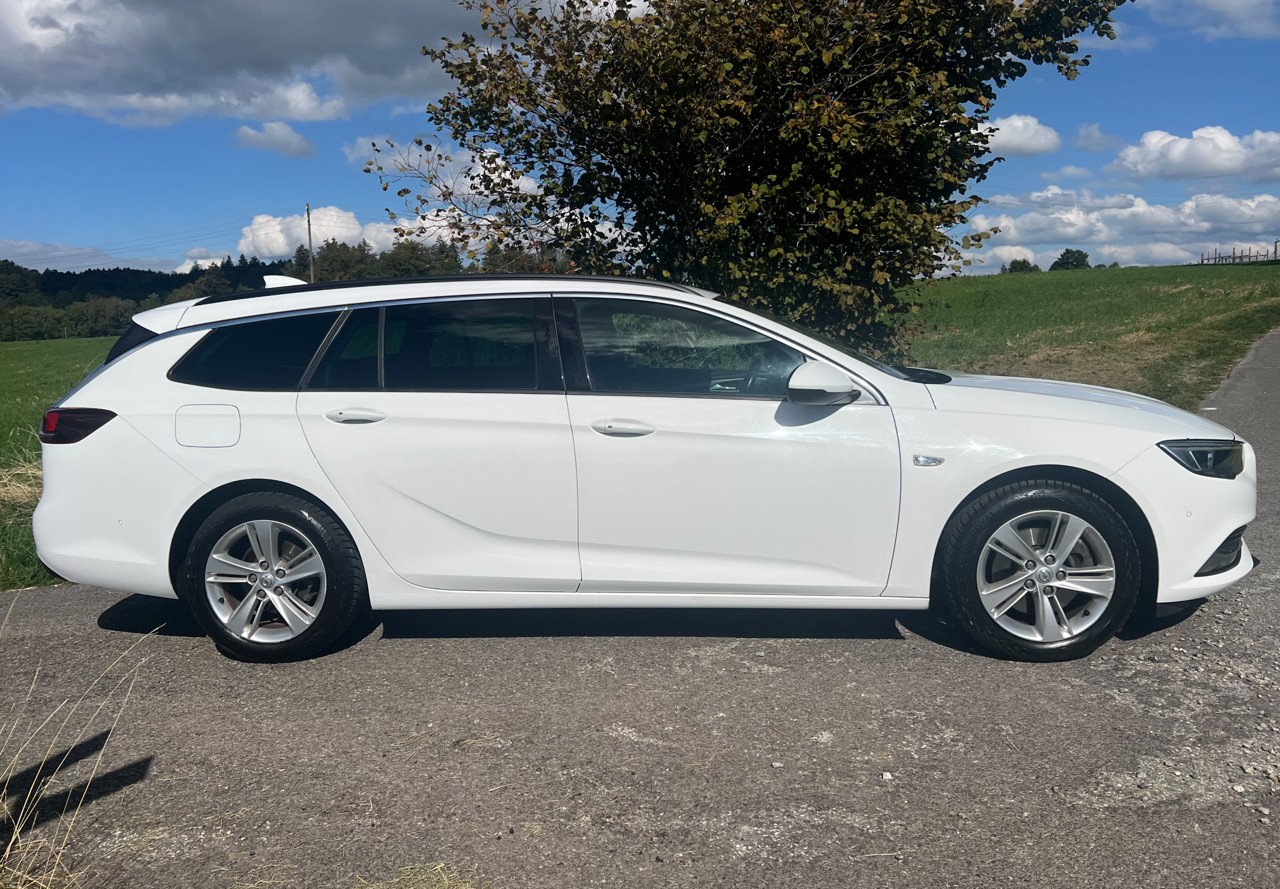 OPEL Insignia 1.6 CDTI Sports Tourer Excellence Automatic-image-4