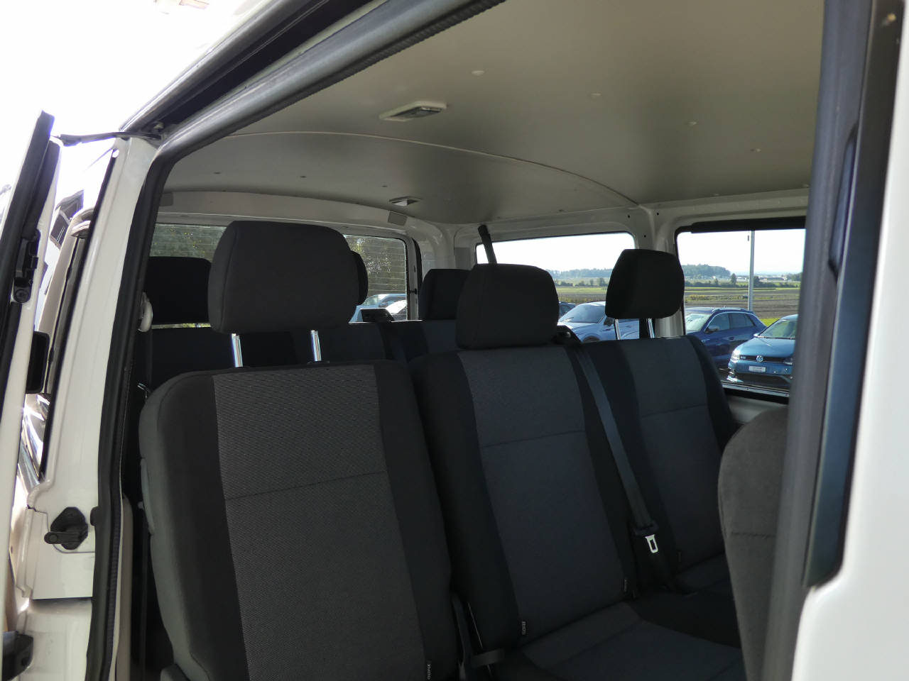 VW T6 Kombi 3000 2.0 TDI 102 Entry-image-10