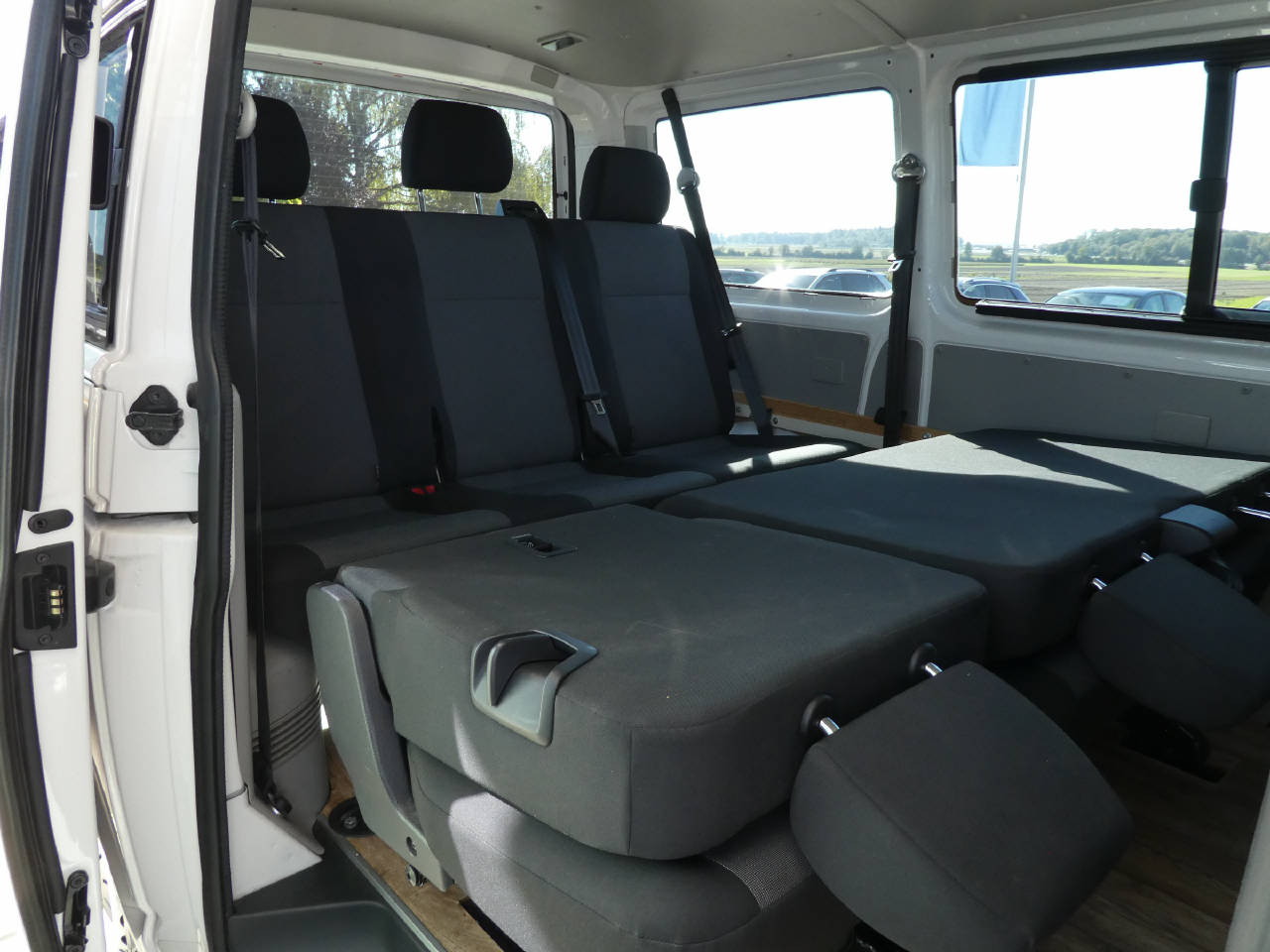 VW T6 Kombi 3000 2.0 TDI 102 Entry-image-12