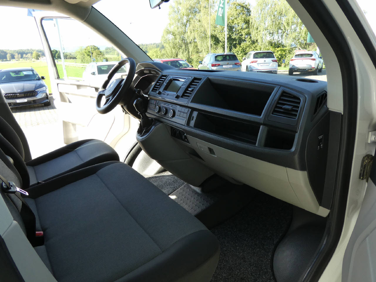 VW T6 Kombi 3000 2.0 TDI 102 Entry-image-9