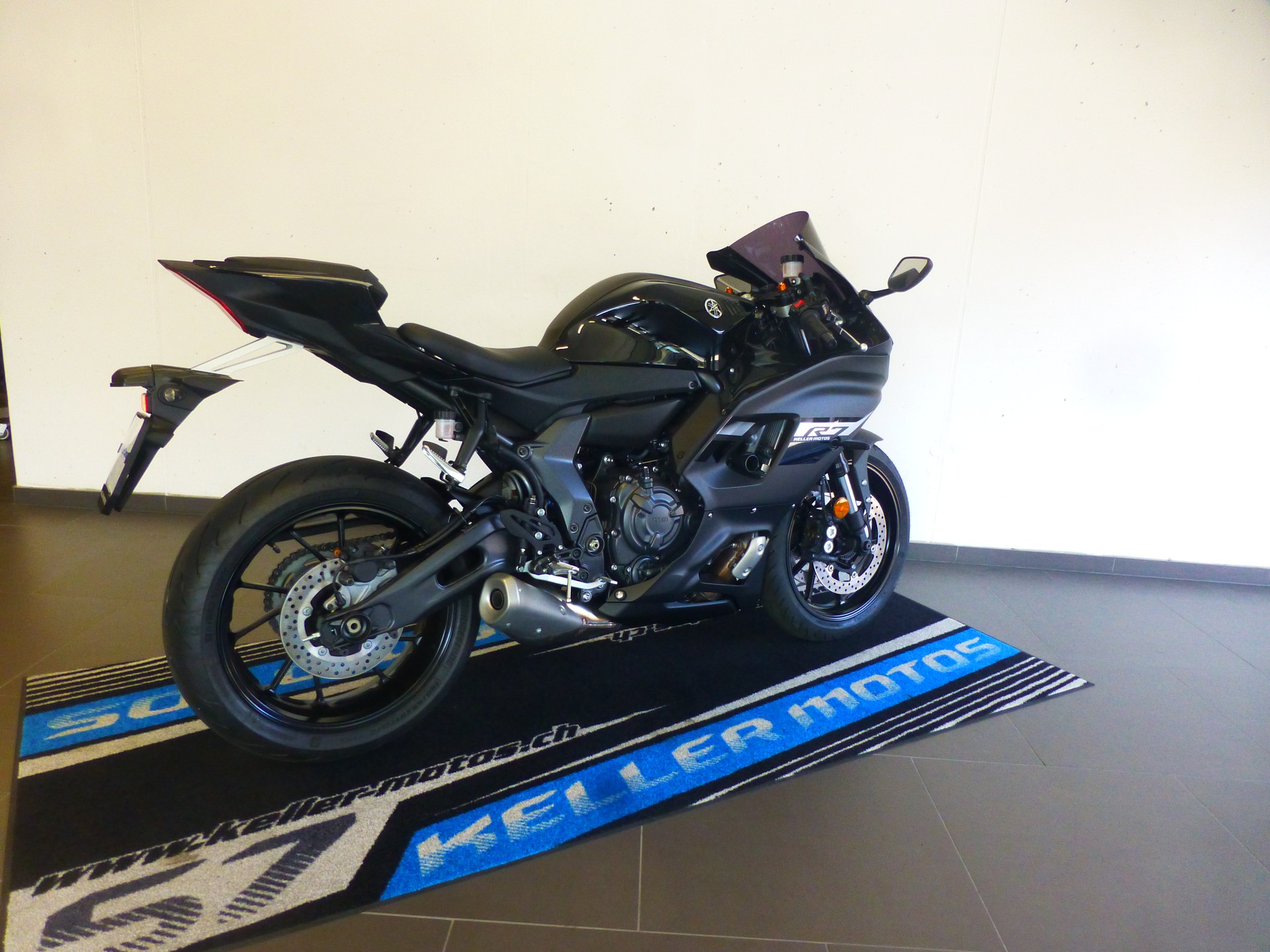 YAMAHA YZF-R7 (35kW)-showroom-element-2