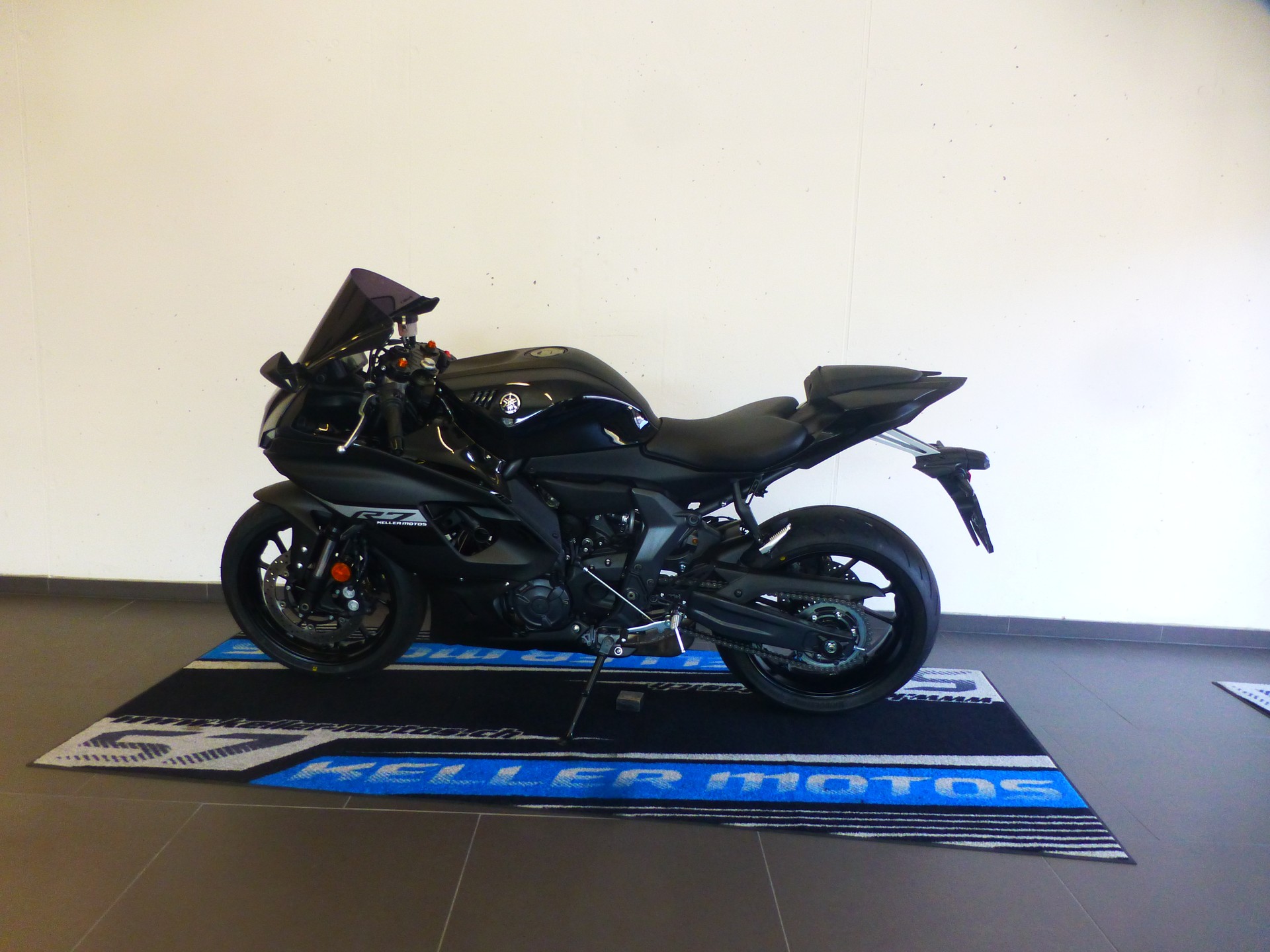 YAMAHA YZF-R7 (35kW)-showroom-element-1