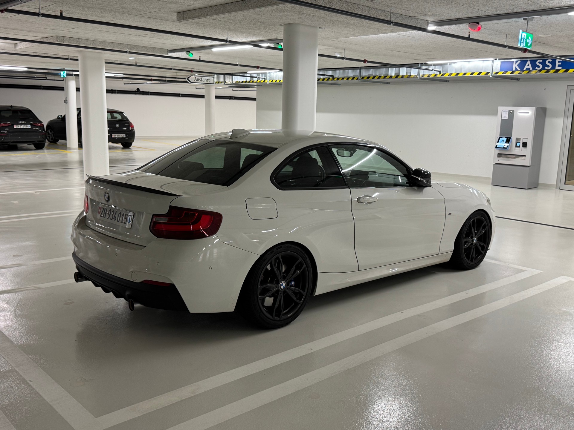 BMW M240i xDrive-image-3