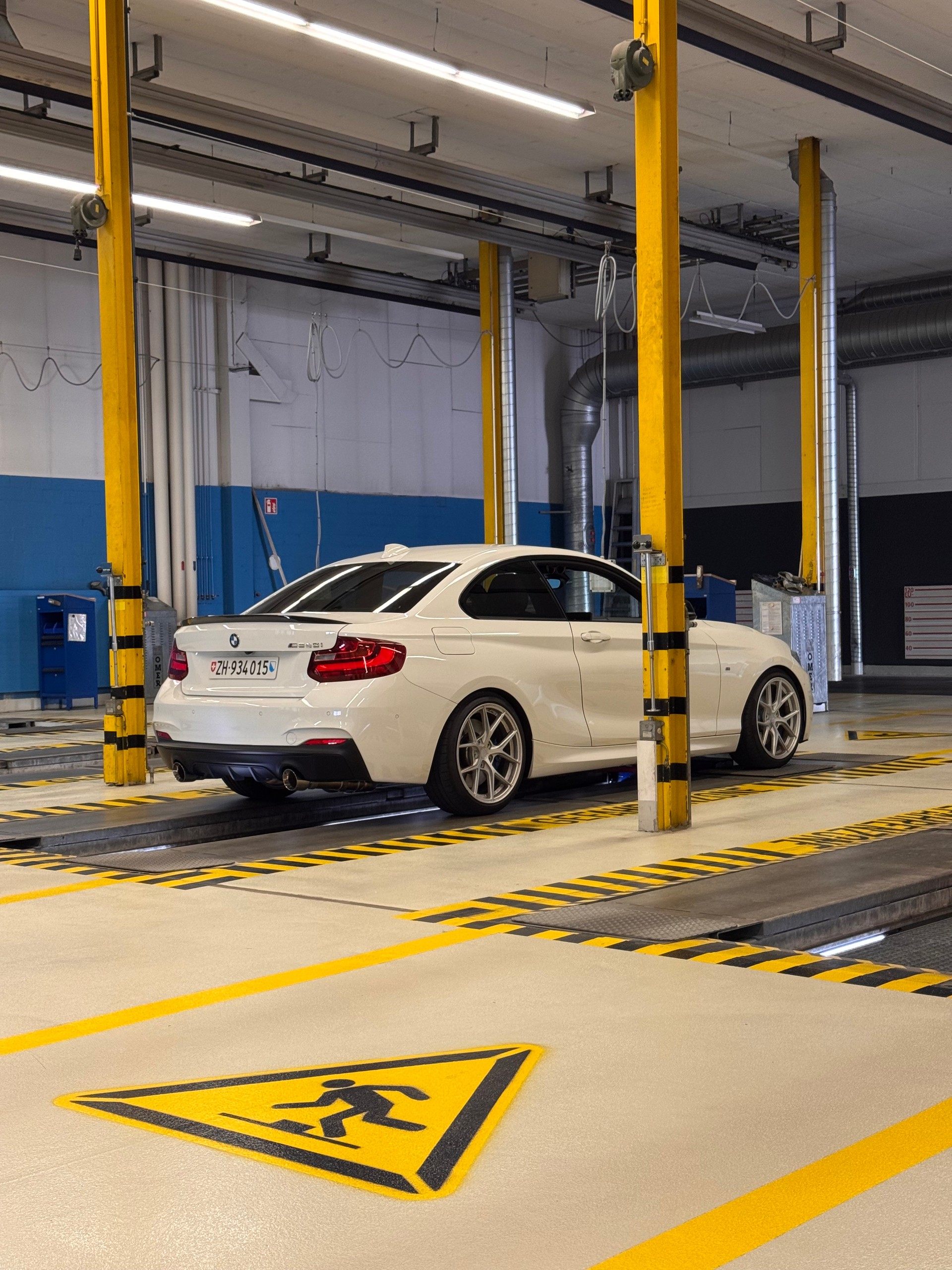 BMW M240i xDrive-image-2