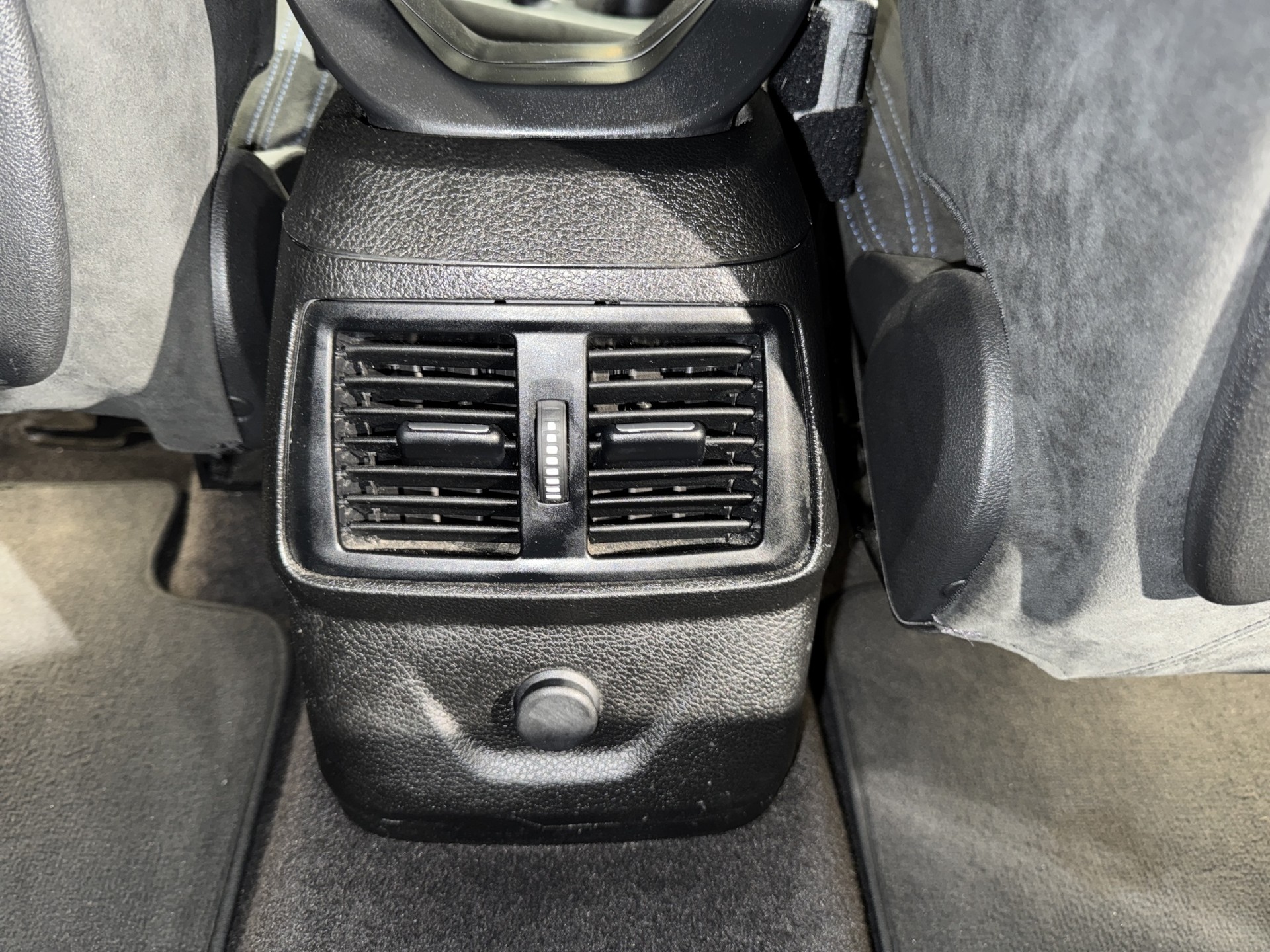 BMW 220i Gran Tourer F46-image-9